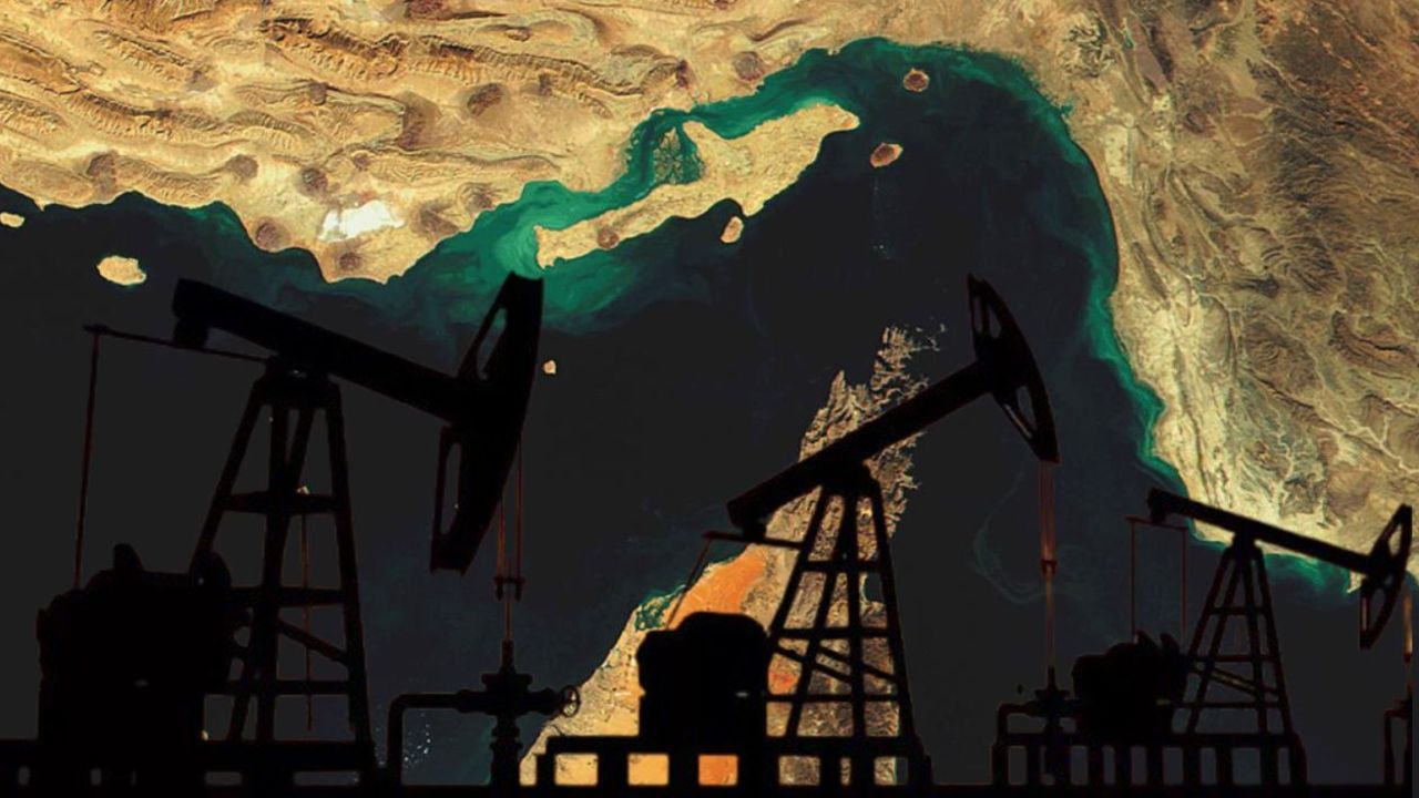 Petrolde savaş rüzgarı: Boğaz kapatılınca fiyatlar uçtu! İran günde 2 milyon varil ihraç ediyordu Petrolde savaş rüzgarı: Boğaz kapatılınca fiyatlar uçtu! İran günde 2 milyon varil ihraç ediyordu