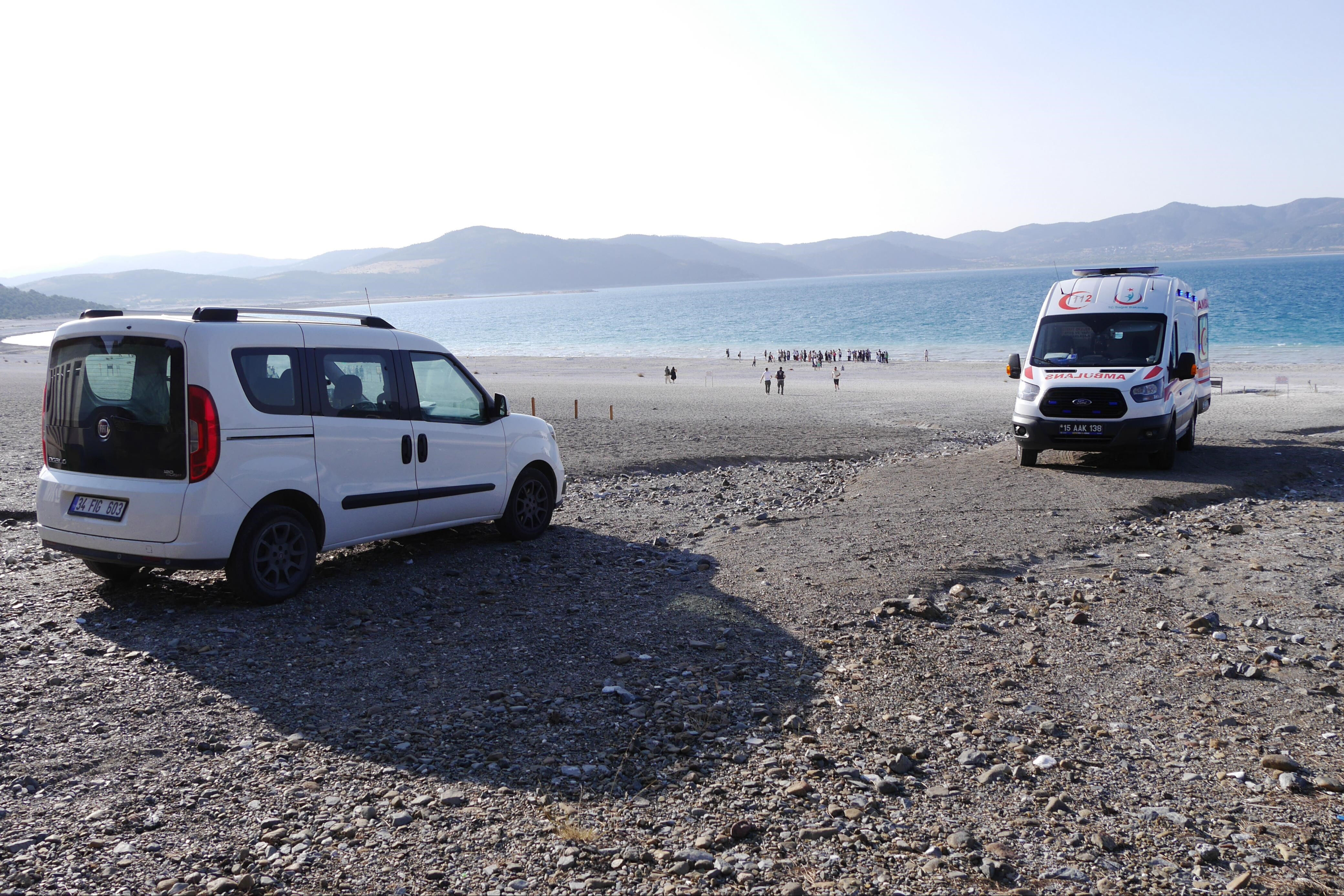 Salda Gölü mezarları oldu! Baba ile oğul boğuldu, kızı vatandaşlar kurtardı - 3. Resim