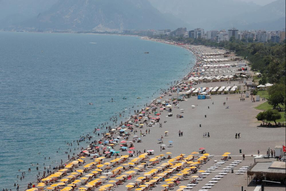 Termometreler 35 dereceyi gösterdi! Sınavdan çıkan denize koştu - 2. Resim