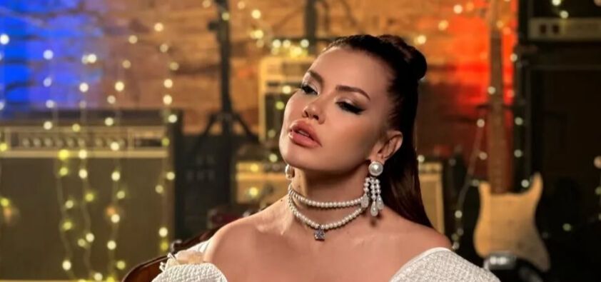 Ünlü şarkıcı Lara İran'da savaşın ortasında kaldı! Lara