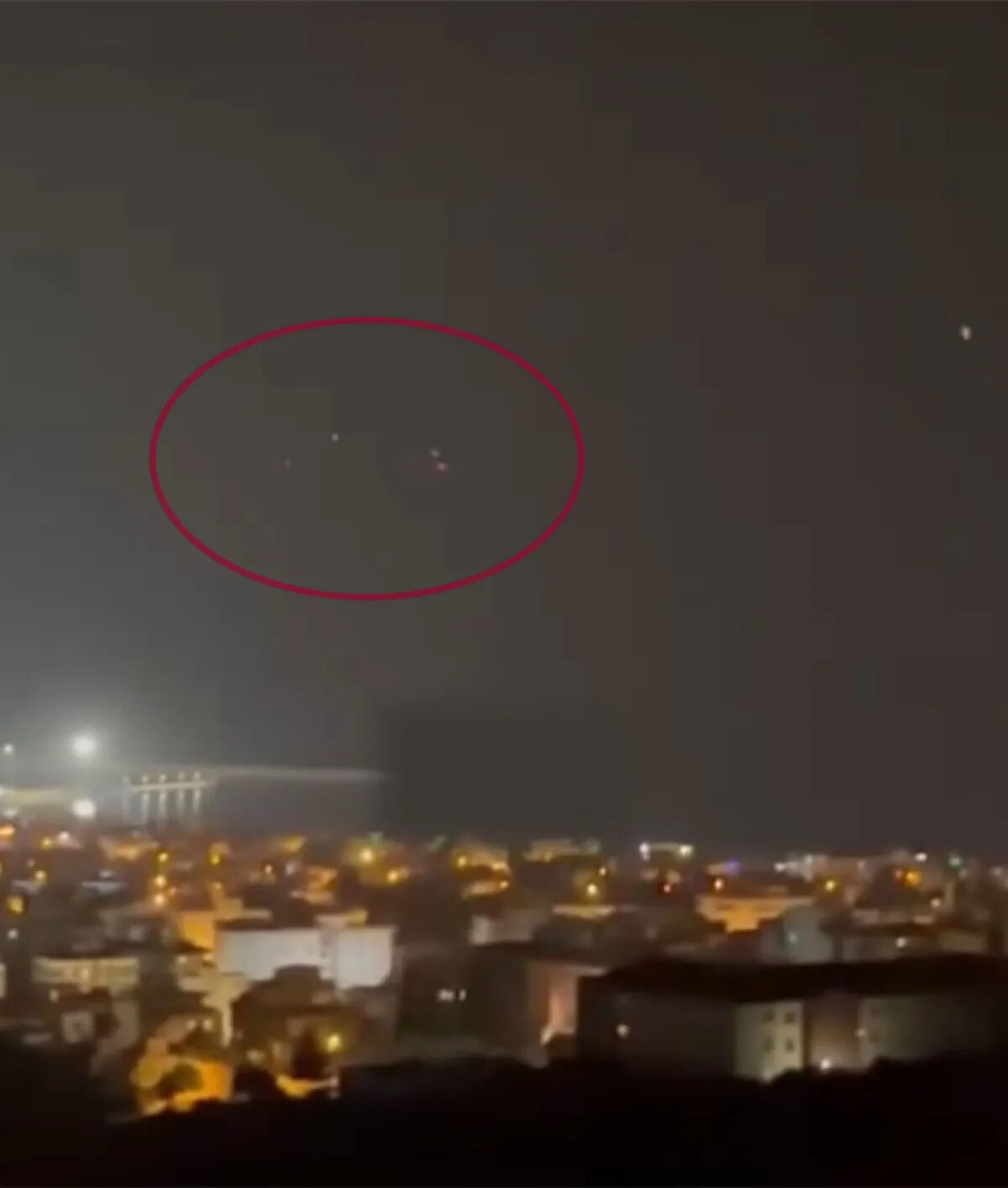 Van’a 32 kilometre uzaklıkta! Türkiye sınırındaki Salmas bombalandı Van’a 32 kilometre uzaklıkta! Türkiye sınırındaki Salmas bombalandı - 1. Resim