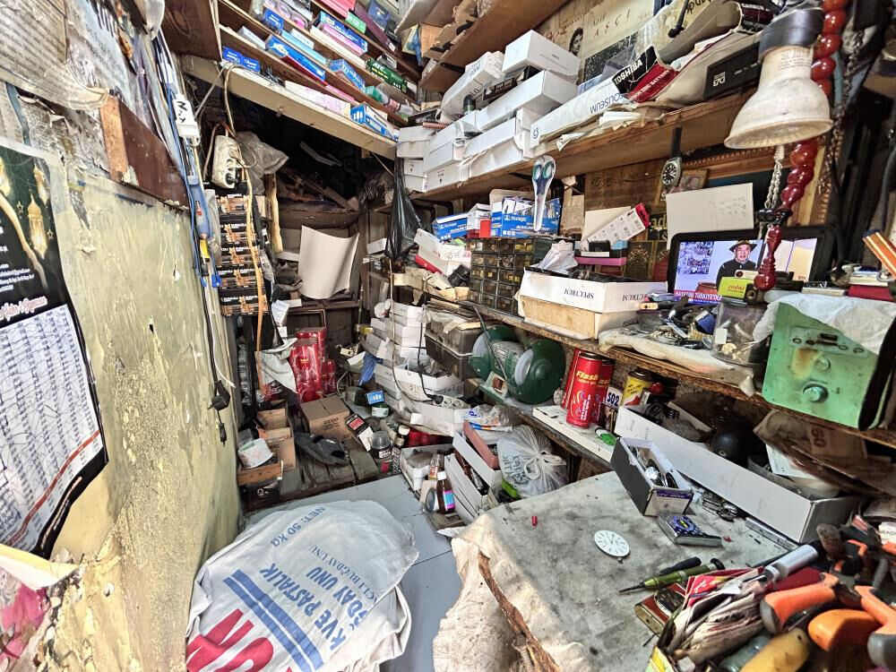 Yurt dışından sipariş yağıyor! 2 metrekarelik dükkandan kazandığıyla 3 evladını okutup meslek sahibi yaptı - 4. Resim