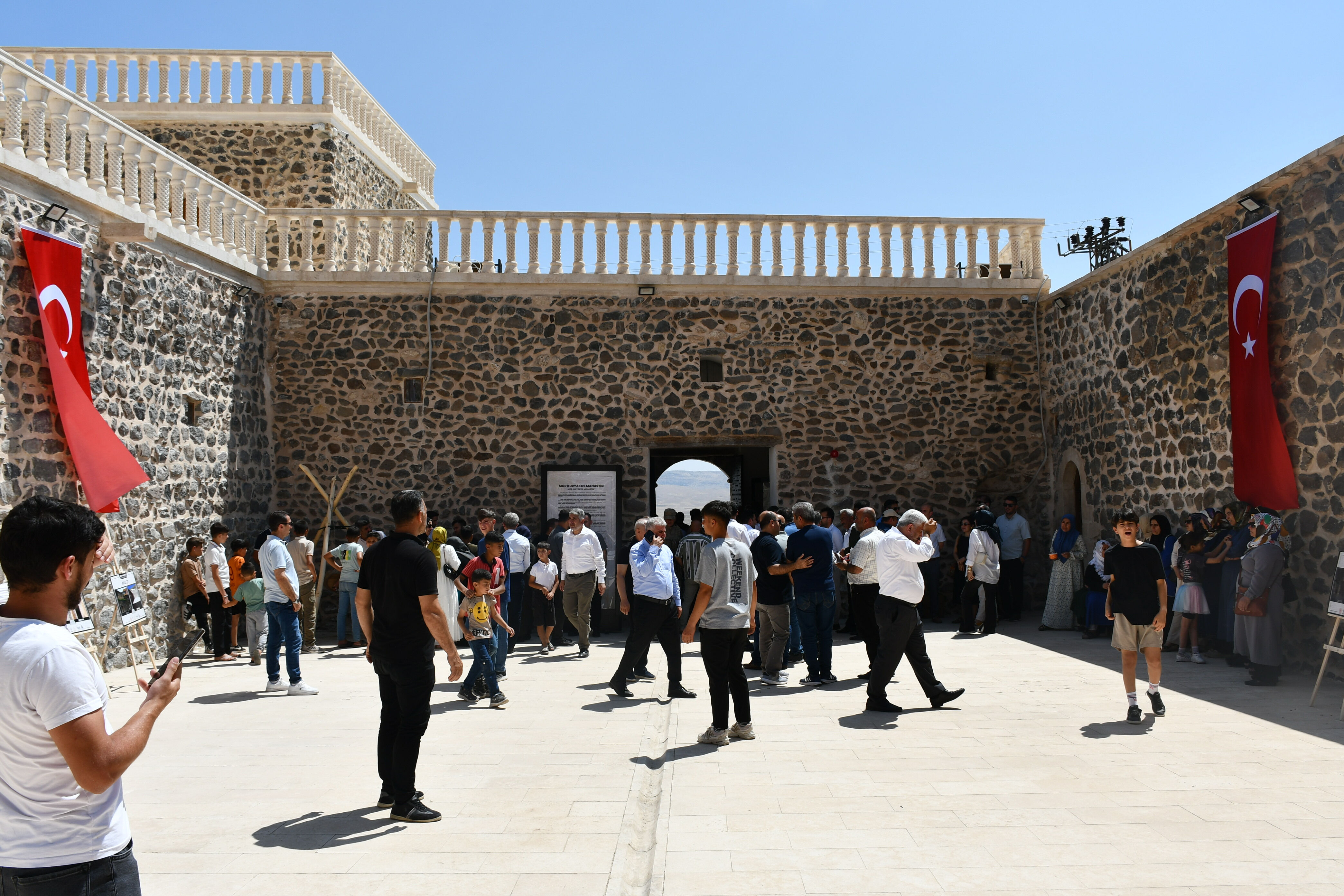 16 asır sonra ayağa kalktı, vatandaş ilk günden akın etti! 