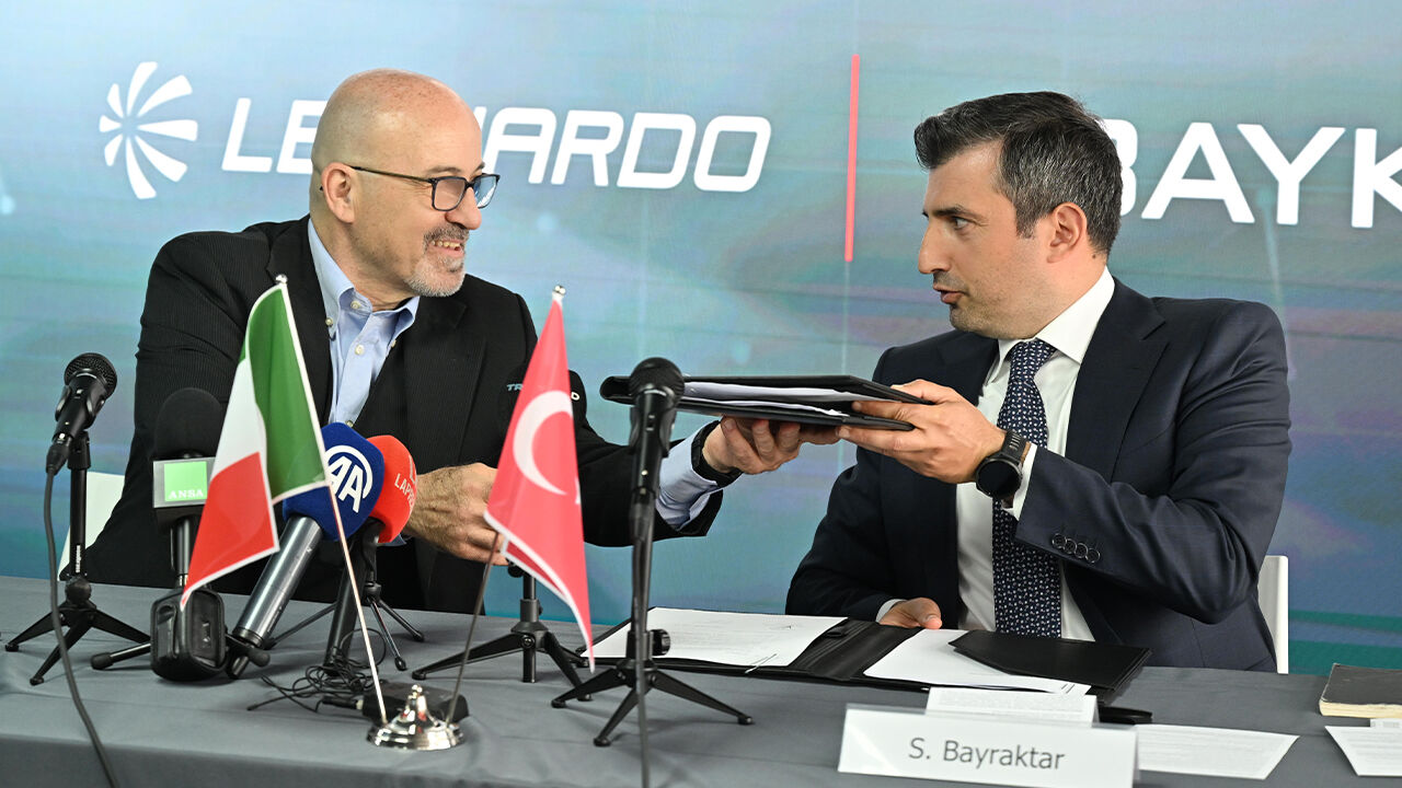 Baykar ve Leonardo arasındaki kritik imza! Selçuk Bayraktar'dan dosta güven, düşmana korku salan mesaj - 2. Resim