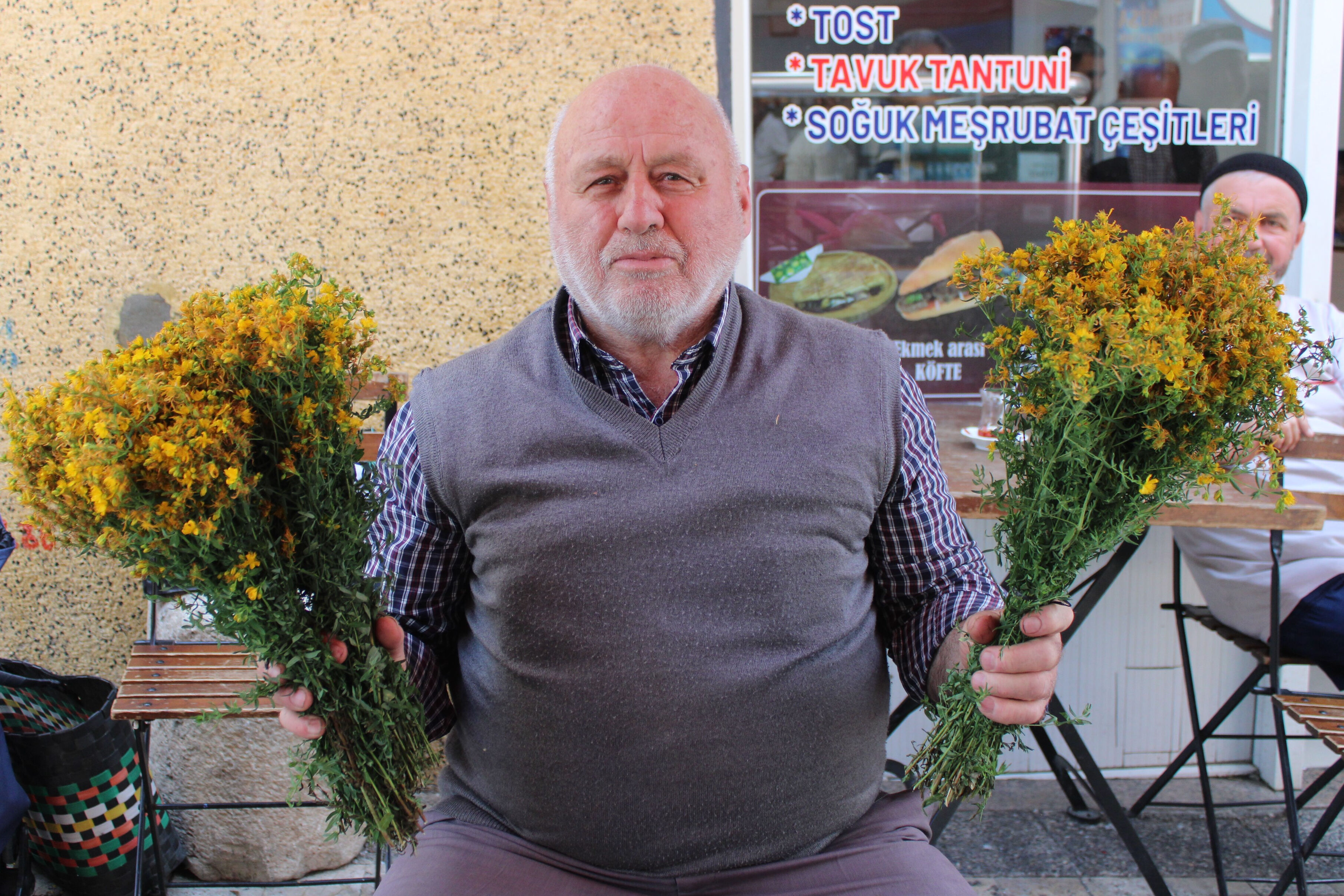 Bu çiçek sağlık için alınıyor! Mide yaraları dahil birçok yarayı iyileştiriyor, demeti 30 TL Bu çiçek sağlık için alınıyor! Mide yaraları dahil birçok yarayı iyileştiriyor, demeti 30 TL - 1. Resim