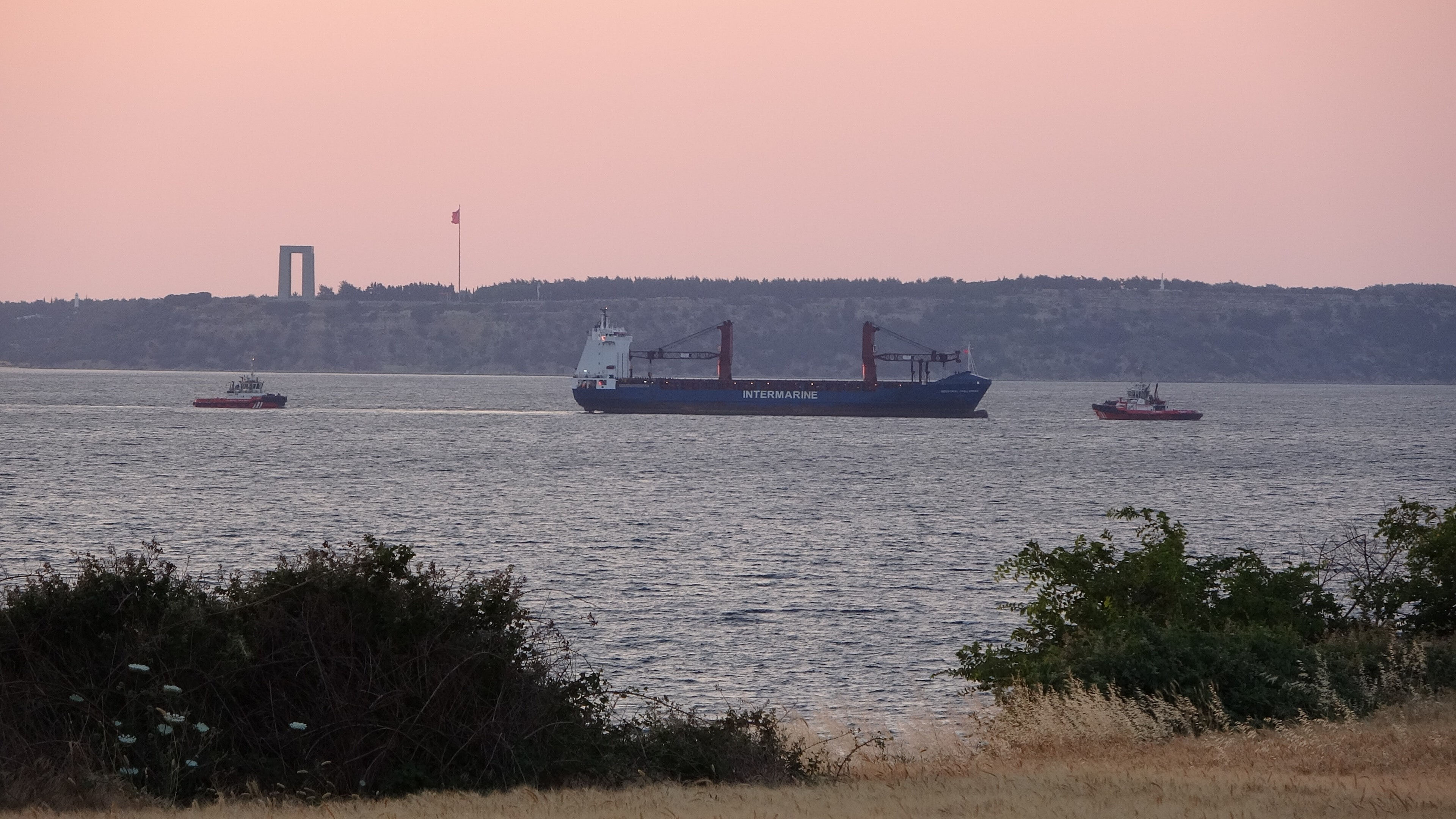 Çanakkale Boğazı'nda gemi yangını! Ekipler harekete geçti - 3. Resim