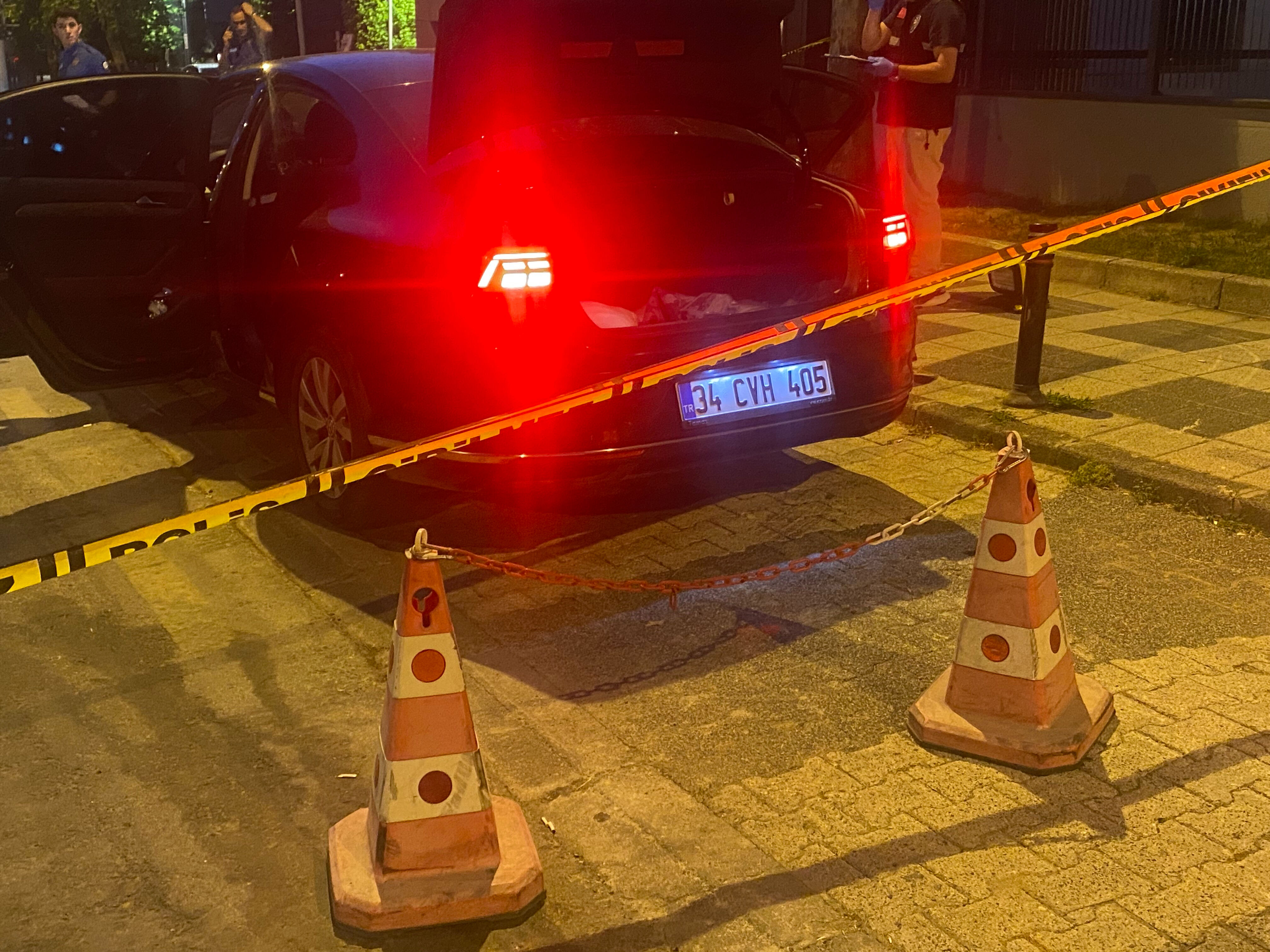 Dilan Polat'a büyük şok! Hastane önünde silahlı saldırı Dilan Polat'a büyük şok! Hastane önünde silahlı saldırı - 1. Resim