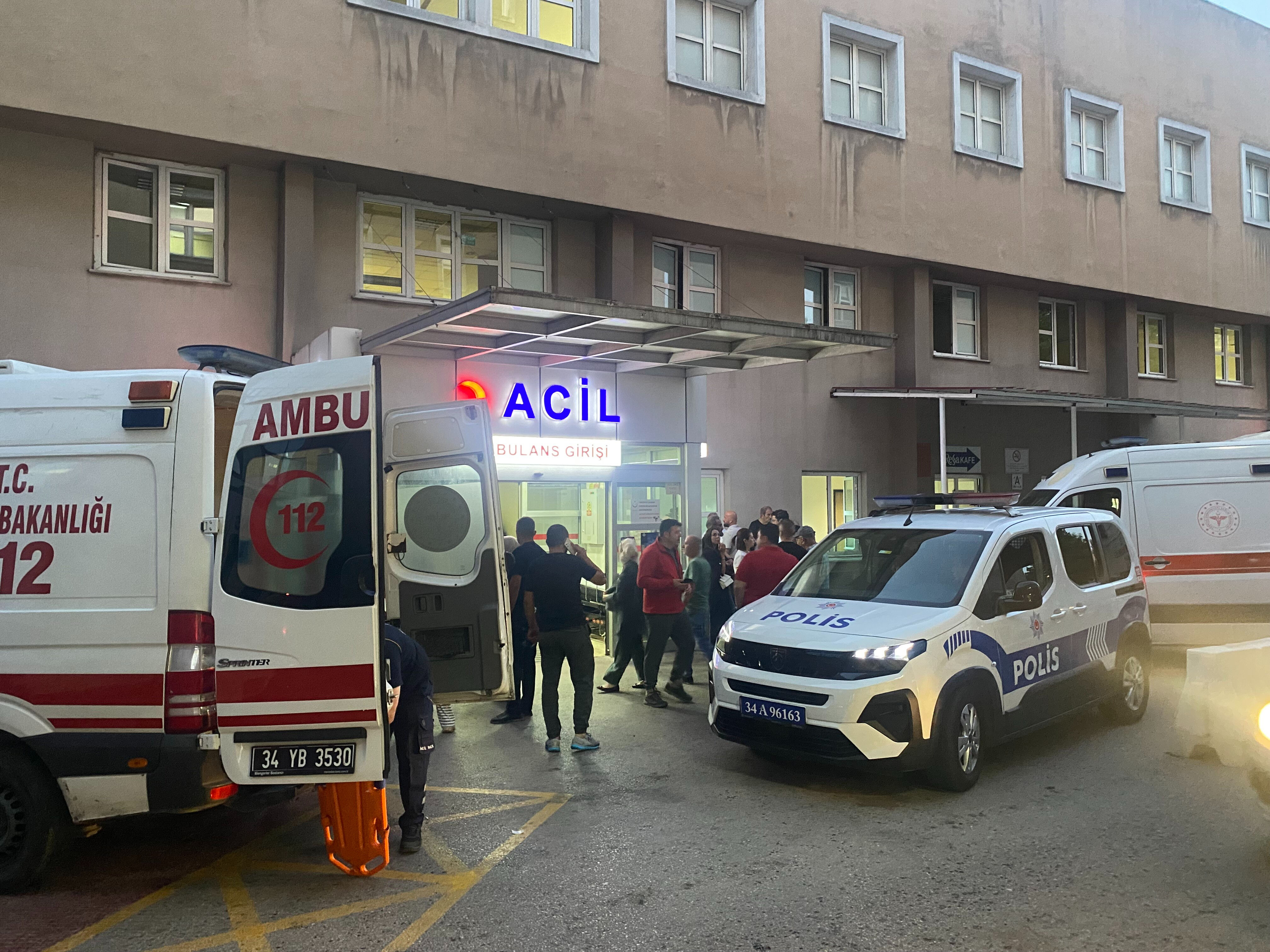 Dilan Polat'a büyük şok! Hastane önünde silahlı saldırı Dilan Polat'a büyük şok! Hastane önünde silahlı saldırı - 2. Resim