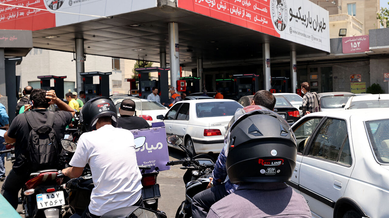 Dünyanın gözü İran'da! Binlerce kişi Tahran'ı terk ediyor Dünyanın gözü İran'da! Binlerce kişi Tahran'ı terk ediyor - 1. Resim