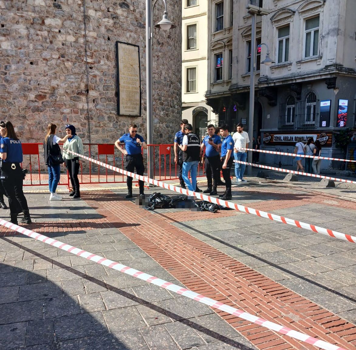 Galata Kulesi'nde feci olay! 22 yaşındaki genç öldü, intihar şüphesi kan dondurdu - 2. Resim