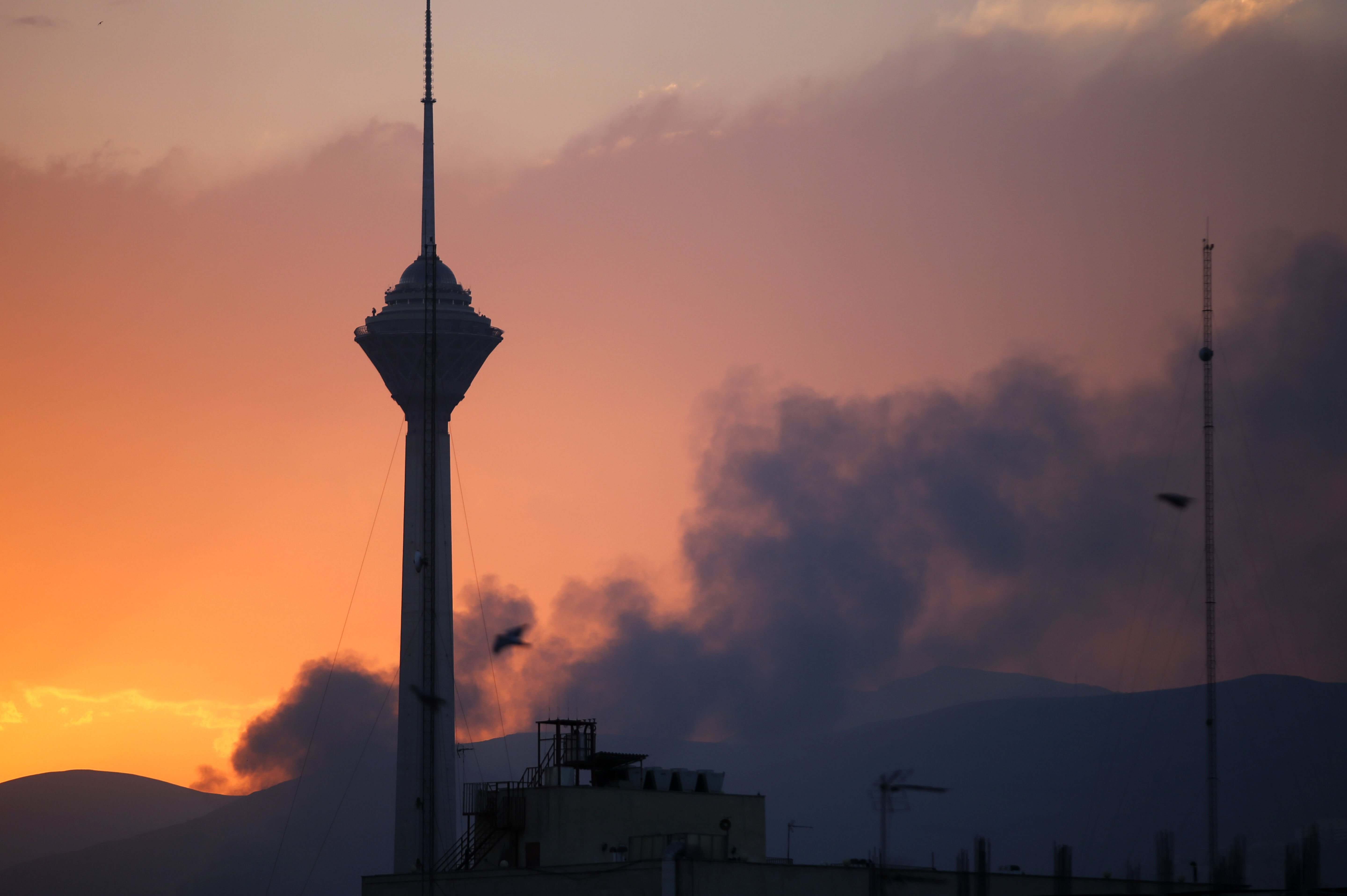 İran Devlet Televizyonu canlı yayında vuruldu! Çok sayıda kişi hayatını kaybetti - 1. Resim