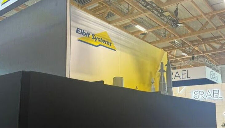 İsrailli şirketler Paris fuarından aniden kovuldu! Stantları kara bezlerle kapatıldı İsrailli şirketler Paris fuarından aniden kovuldu! Stantları kara bezlerle kapatıldı - 1. Resim