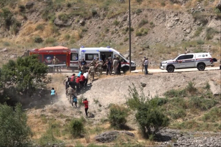 Kayıp gencin cesedi, baraj gölüne uçmuş araçta bulundu Kayıp gencin cesedi, baraj gölüne uçmuş araçta bulundu - 3. Resim