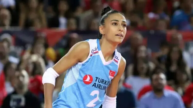 Simge Aköz kimdir? Simge Aköz kaç yaşında, hangi takımda oynadı? - 2. Resim