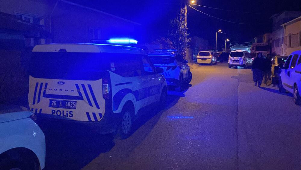 Sokak düğününde dehşet! Göğsüne yorgun mermi isabet eden kadın yaralandı - 1. Resim