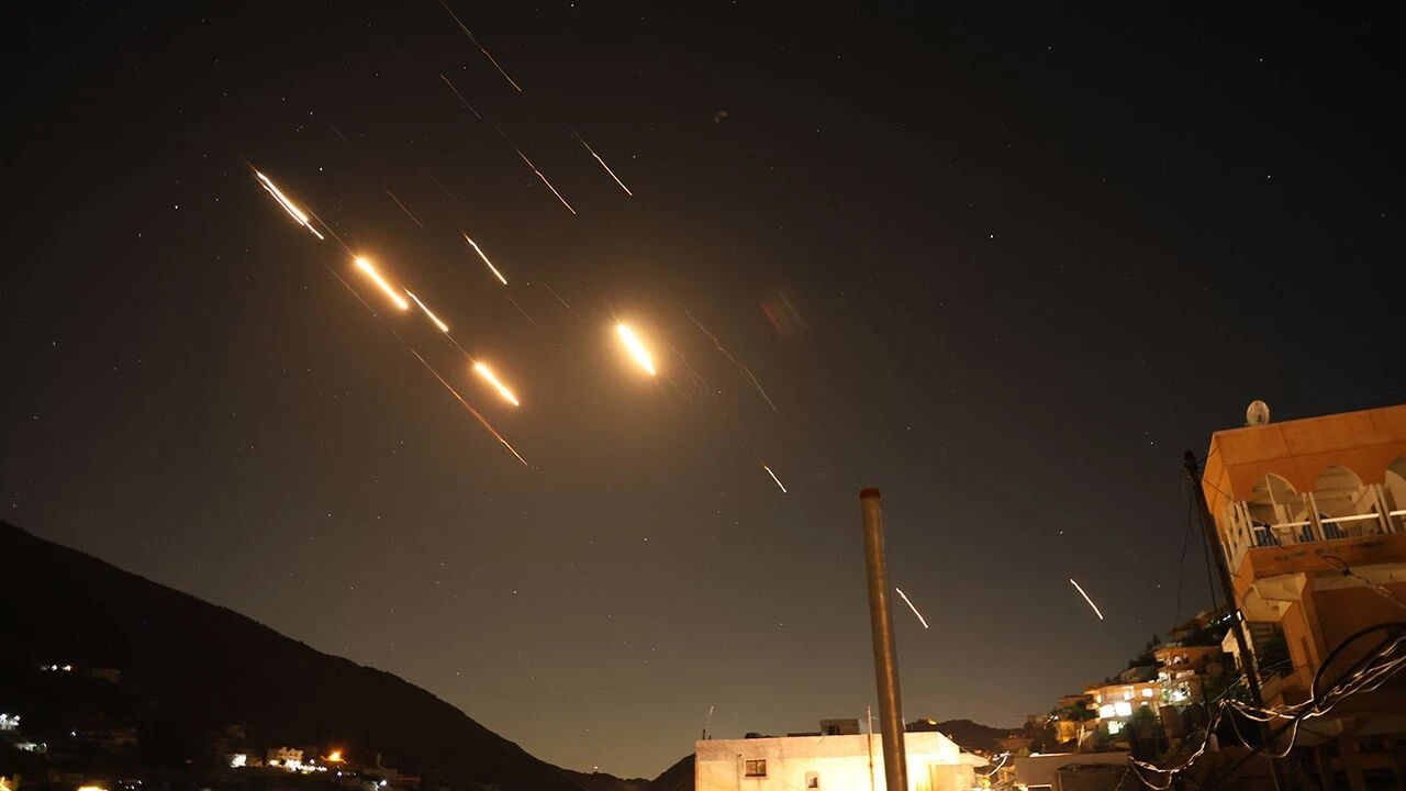 Suriye'den savaş önlemi! Hava sahası kapatıldı Suriye'den savaş önlemi! Hava sahası kapatıldı - 2. Resim