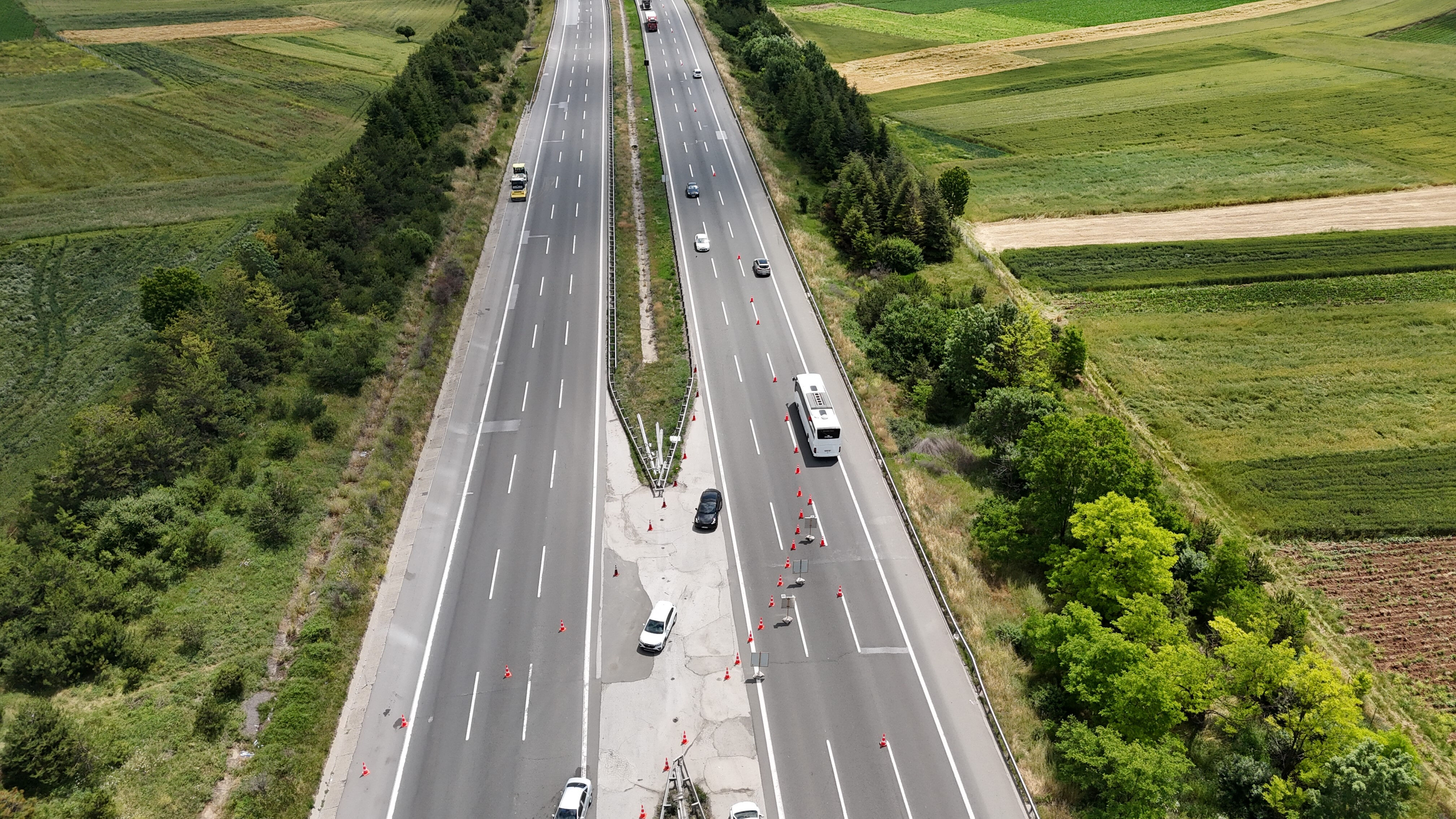 TEM'de çalışma başladı! Yola çıkacaklar dikkat, trafik tek yönden sağlanacak - 1. Resim
