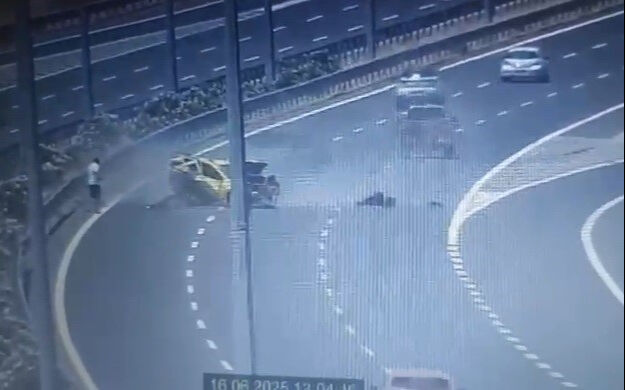 Yol kenarında yardım için bekliyorlardı... Talihsiz adam feci kazada hayatını kaybetti - 2. Resim