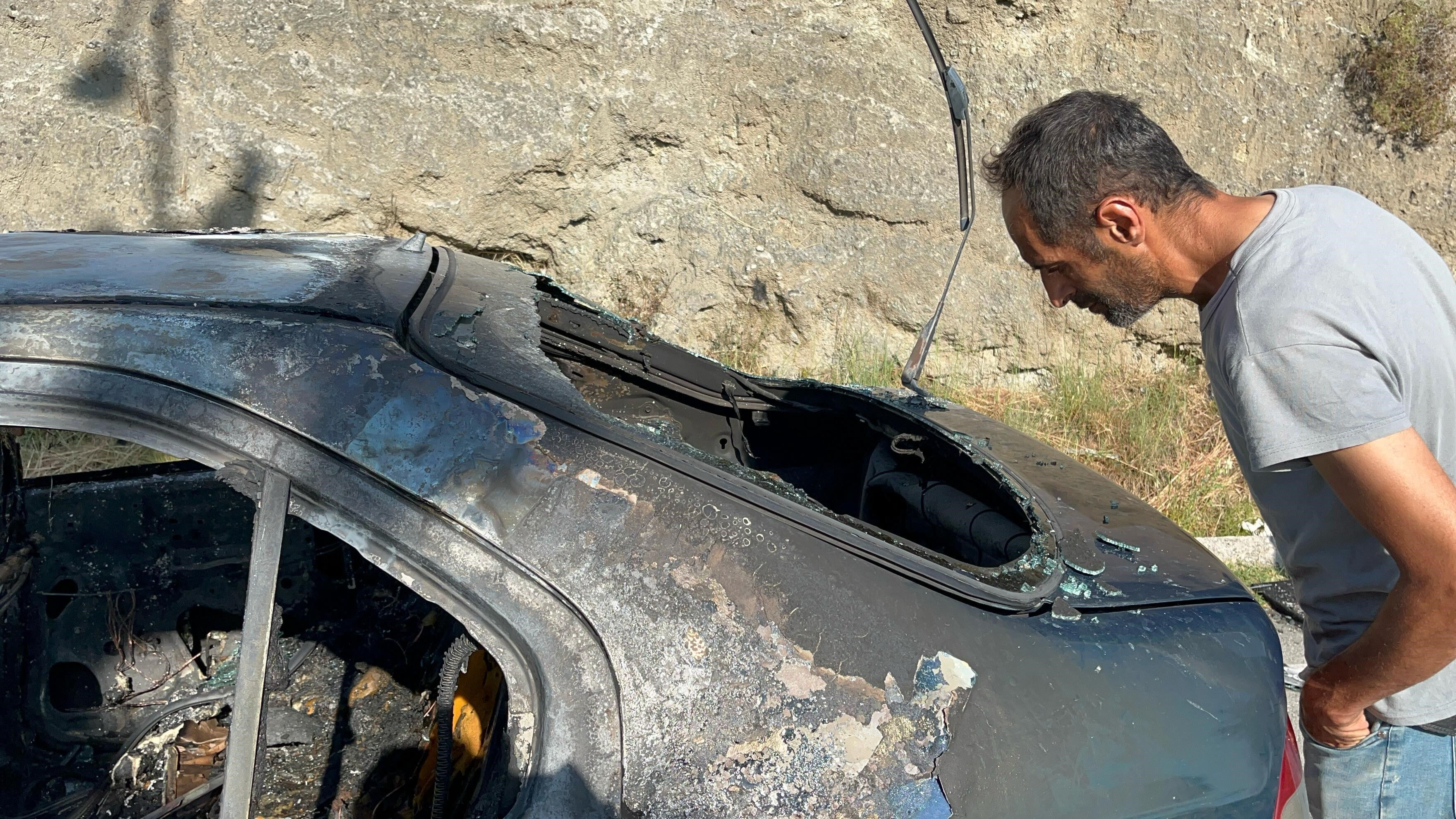 20 gün önce satın almıştı, küle dönüşünü seyretti... Seyir halindeyken alev topuna dönüştü! - 2. Resim