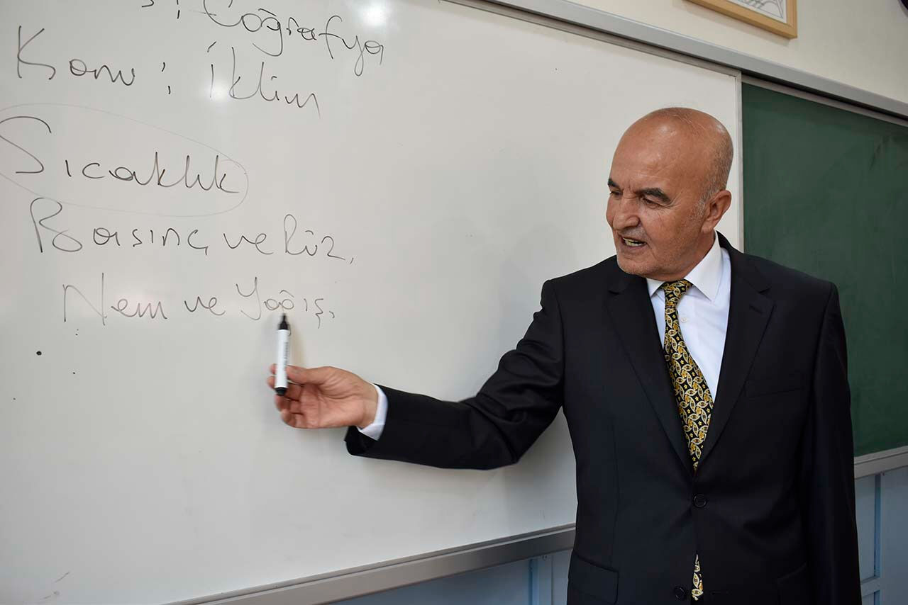 37 yıldır öğretmenlik yapıyor, öğrencileriyle aynı okulda nesilleri yetiştiriyor - 6. Resim