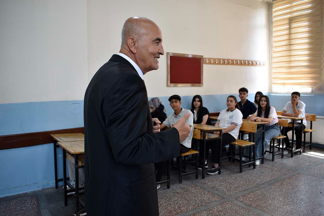 37 yıldır öğretmenlik yapıyor, öğrencileriyle aynı okulda nesilleri yetiştiriyor - 2. Resim