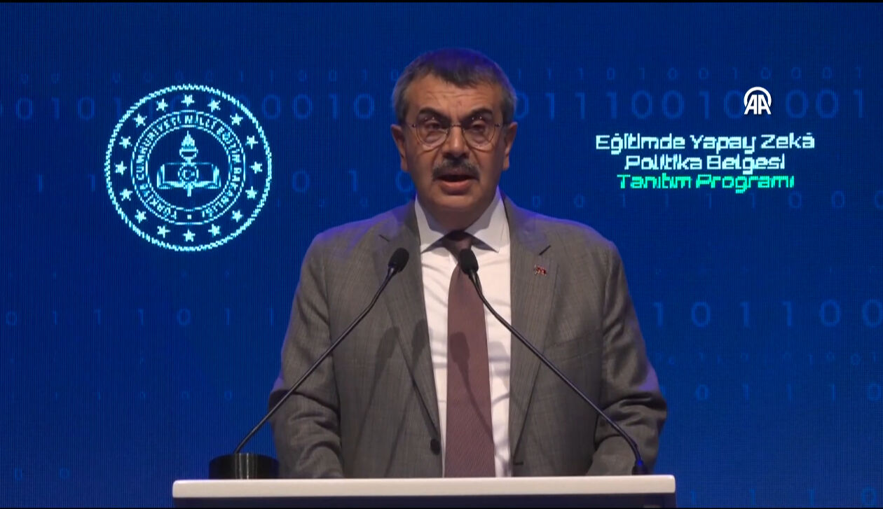 'Eğitimde Yapay Zeka Politika Belgesi' tanıtıldı! Bakan Tekin: 4 hedef, 15 politika, 40 eylem adımı belirledik - 1. Resim