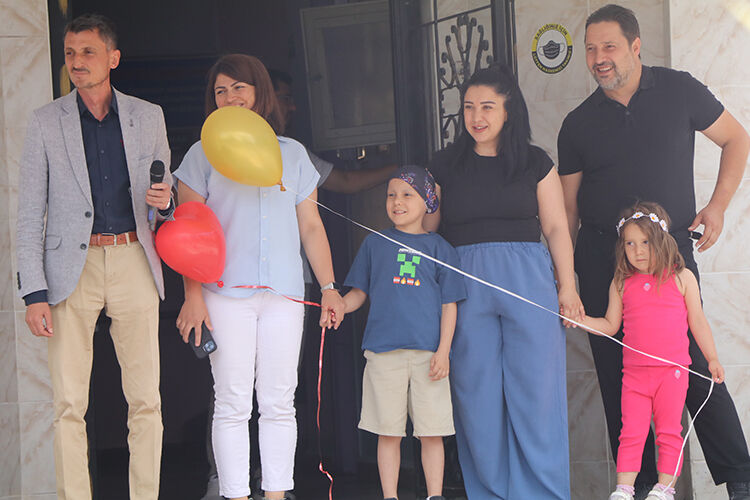 Her şey karın ağrısıyla başladı... Balonlar 8 yaşındaki Yiğit için uçtu - 1. Resim