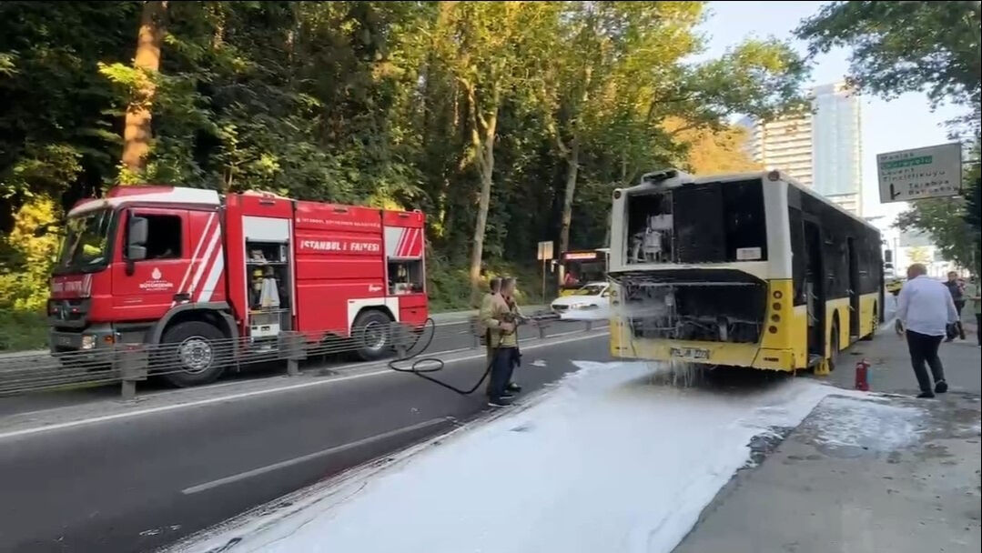 İETT otobüsü alev alev! İtfaiye yangını söndürdü - 2. Resim
