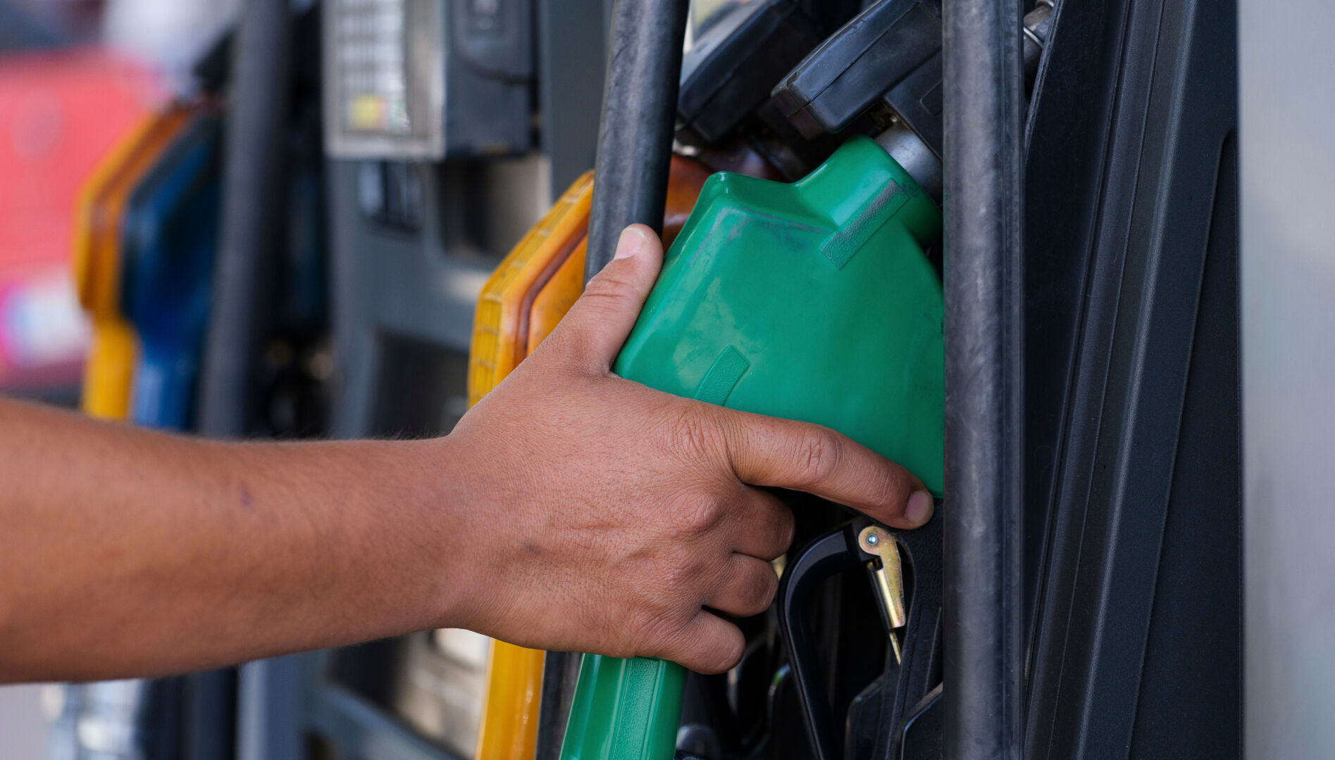 İsrail İran savaşı akaryakıt fiyatlarını neden etkiliyor? Orta Doğu’da kıvılcım, pompada zam! - 2. Resim