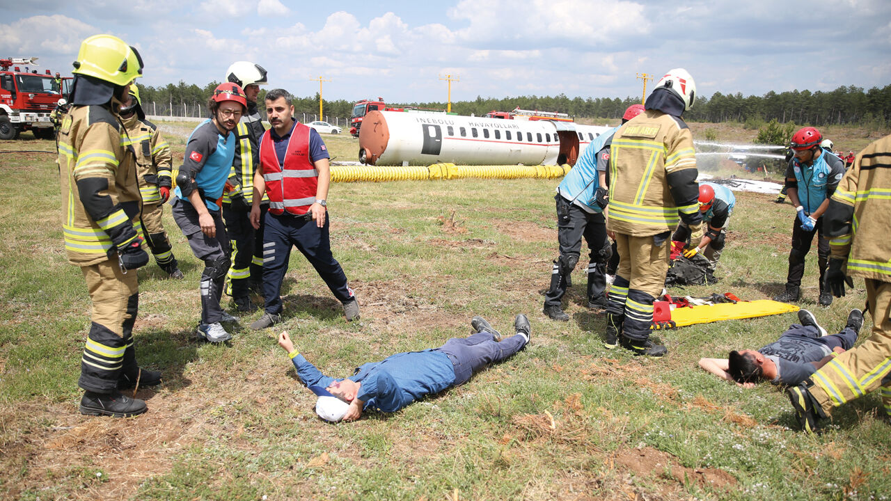 Kastamonu'da gerçeği aratmayan uçak kazası tatbikatı! - 2. Resim