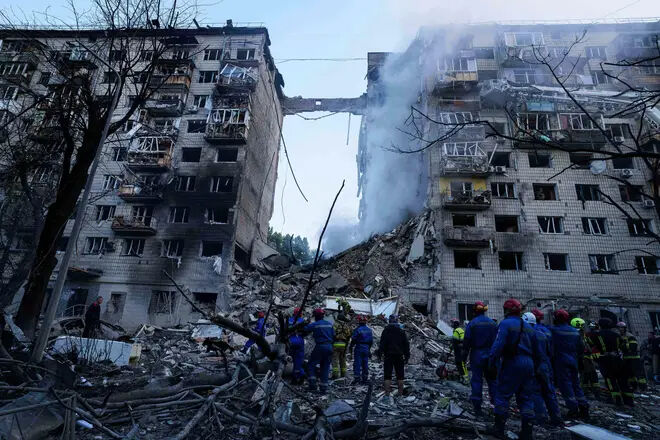 Kiev alev alev! Zelenskiy: Rusya’nın saldırısında 14’ten fazla ölü var! Kiev alev alev! Zelenskiy: Rusya’nın saldırısında 14’ten fazla ölü var! - 1. Resim