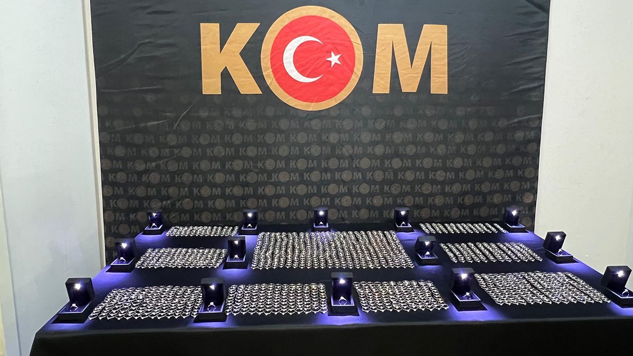 Piyasa değeri 50 milyon lira! Hepsi tırın içinde yakalandı Piyasa değeri 50 milyon lira! Hepsi tırın içinde yakalandı