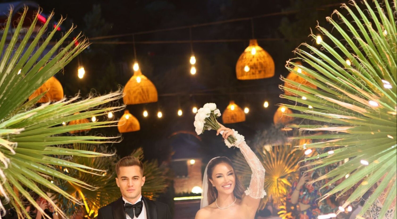 Ünlü oyuncu Elif Yılmaz futbolcu Batuhan Kör ile evlendi! Düğünden kareleri gündem oldu Ünlü oyuncu Elif Yılmaz futbolcu Batuhan Kör ile evlendi! Düğünden kareleri gündem oldu - 3. Resim