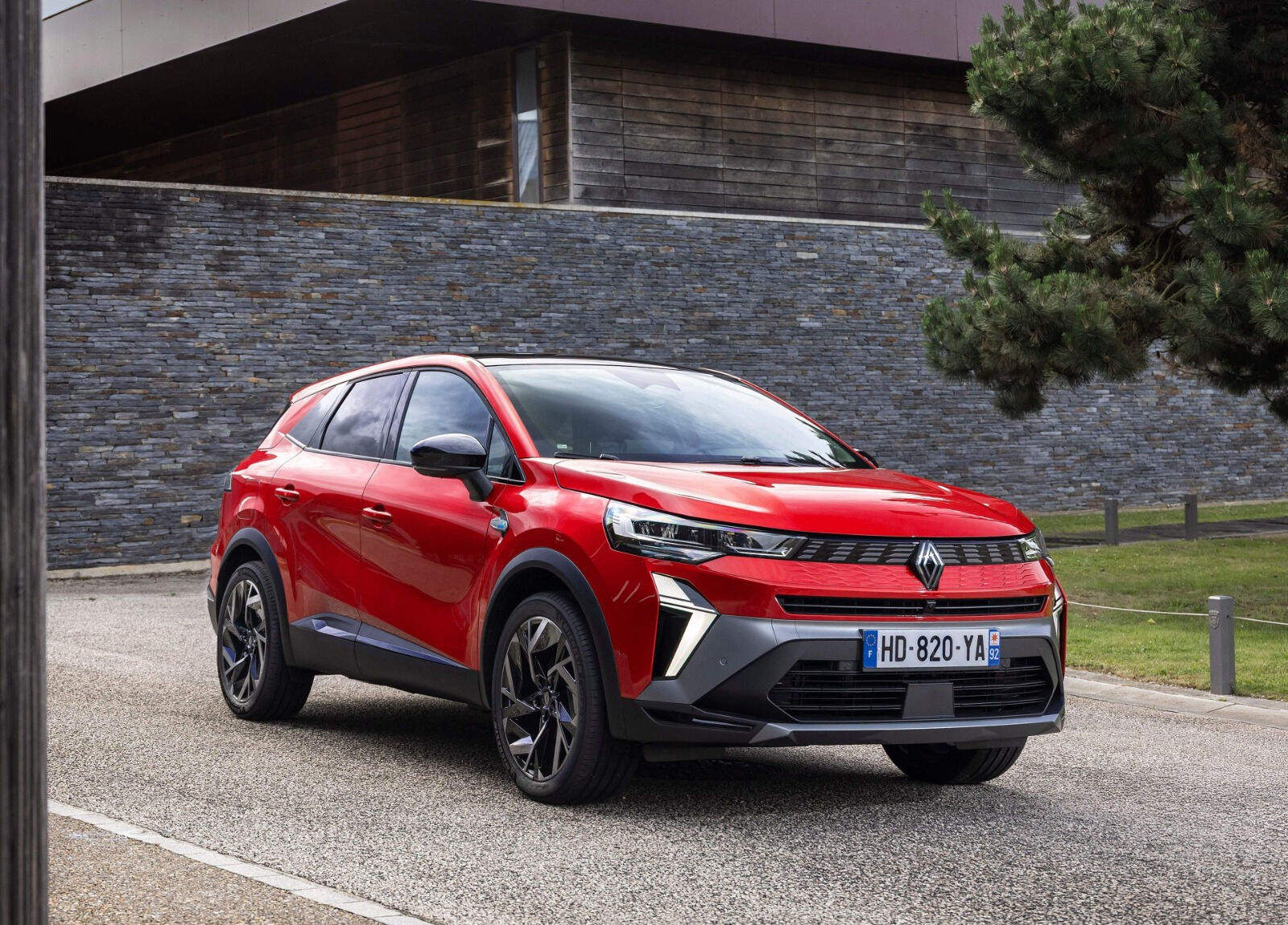 Yeni Renault Symbioz geliyor: Ailelere özel kompakt hibrit SUV - 1. Resim