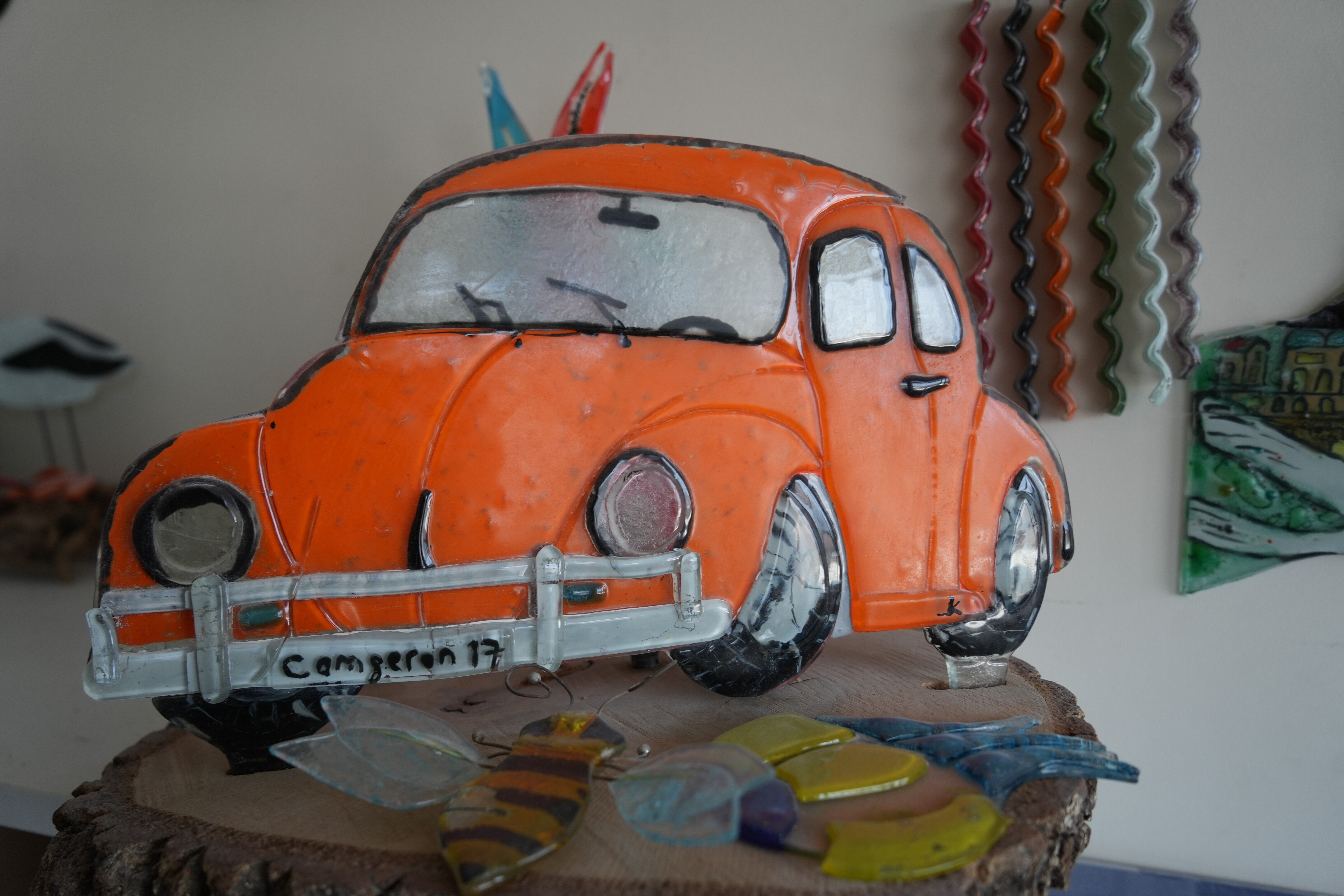 820 derece sıcaklıkta eritiyor! Çöpten toplayıp sanata dönüştürüyor: Bu eserlere talep çok - 5. Resim