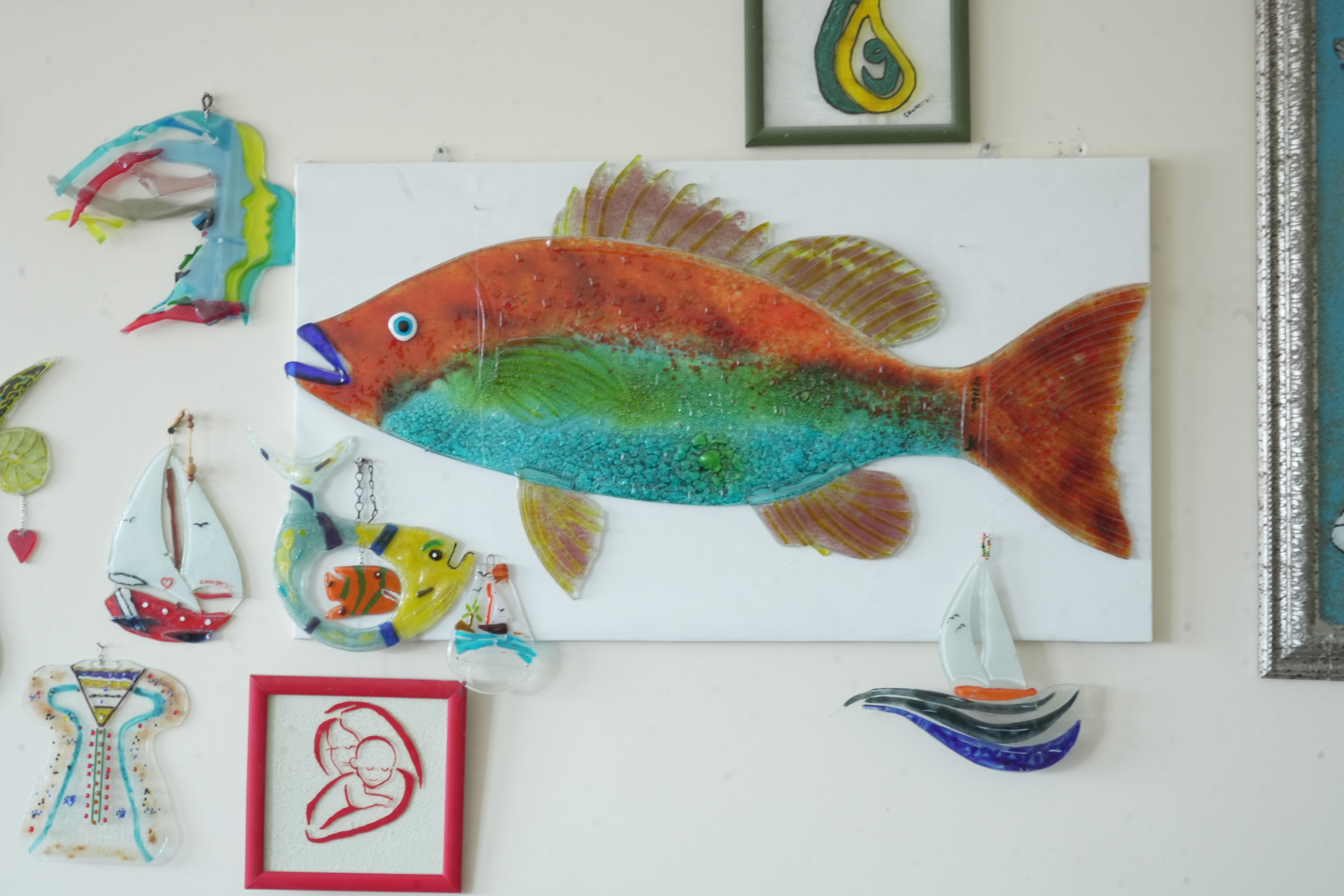 820 derece sıcaklıkta eritiyor! Çöpten toplayıp sanata dönüştürüyor: Bu eserlere talep çok - 3. Resim