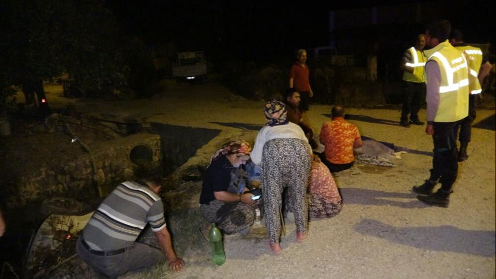 Antalya'da korkunç kaza! Araba sulama kanalına devrildi, 2 kişi boğularak can verdi - 2. Resim