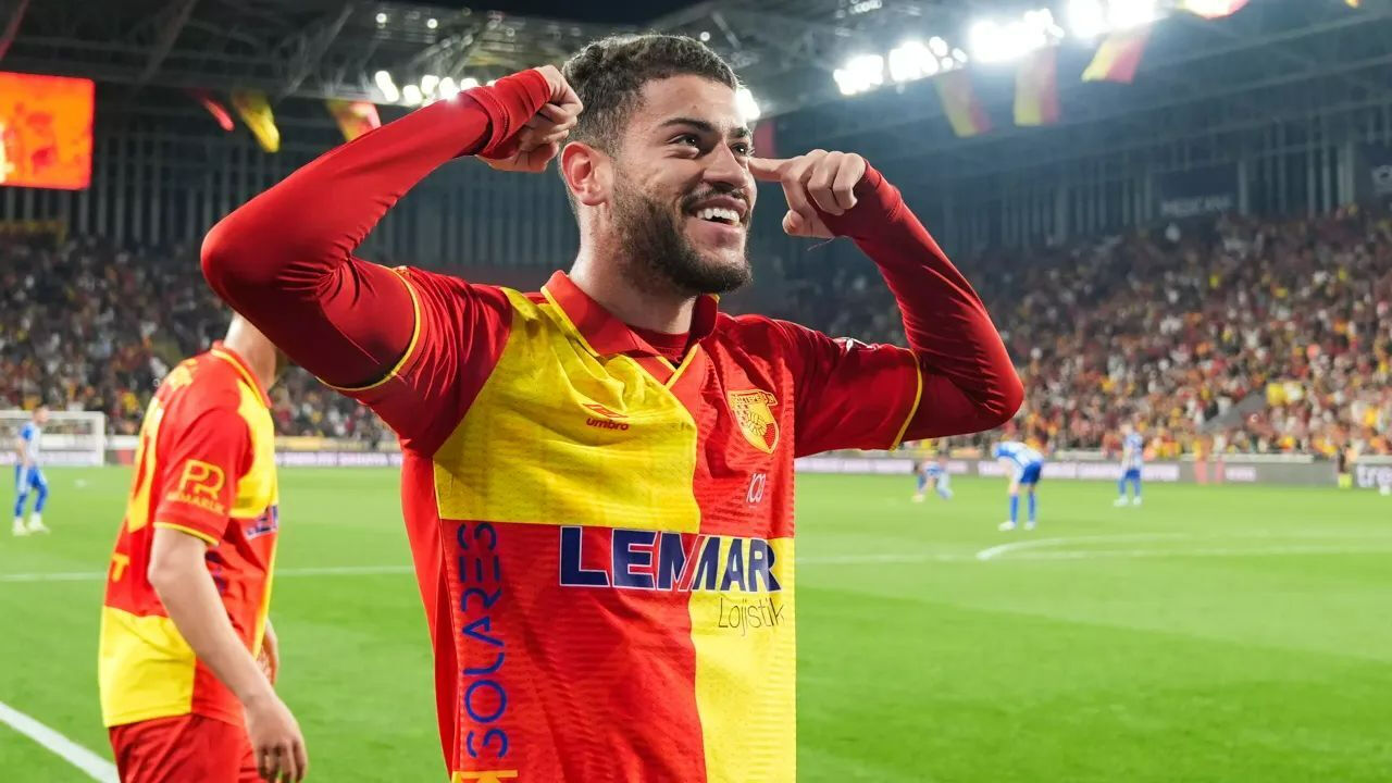 Avrupa'da 7 farklı ülkeden 10 kulüp istiyor! Yeni teklif dudak uçuklattı! Göztepe kararını verdi Avrupa'da 7 ülkeden 10 kulüp istiyor! Yeni teklif dudak uçuklattı! Göztepe kararını verdi - 5. Resim