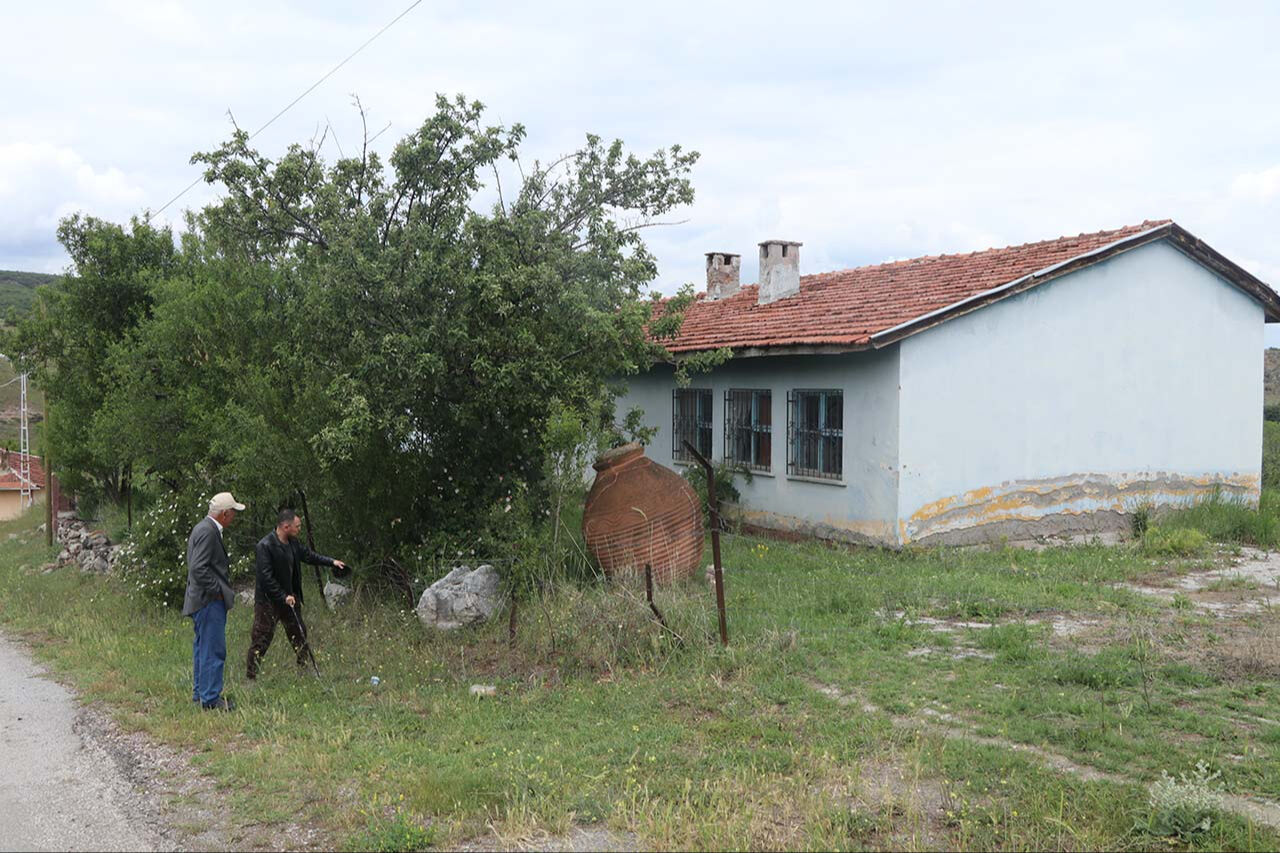 Dev Roma küpü ilgi odağı oldu! 1500 yıllık Helenistik eserler köy bahçesinde sergileniyor - 4. Resim