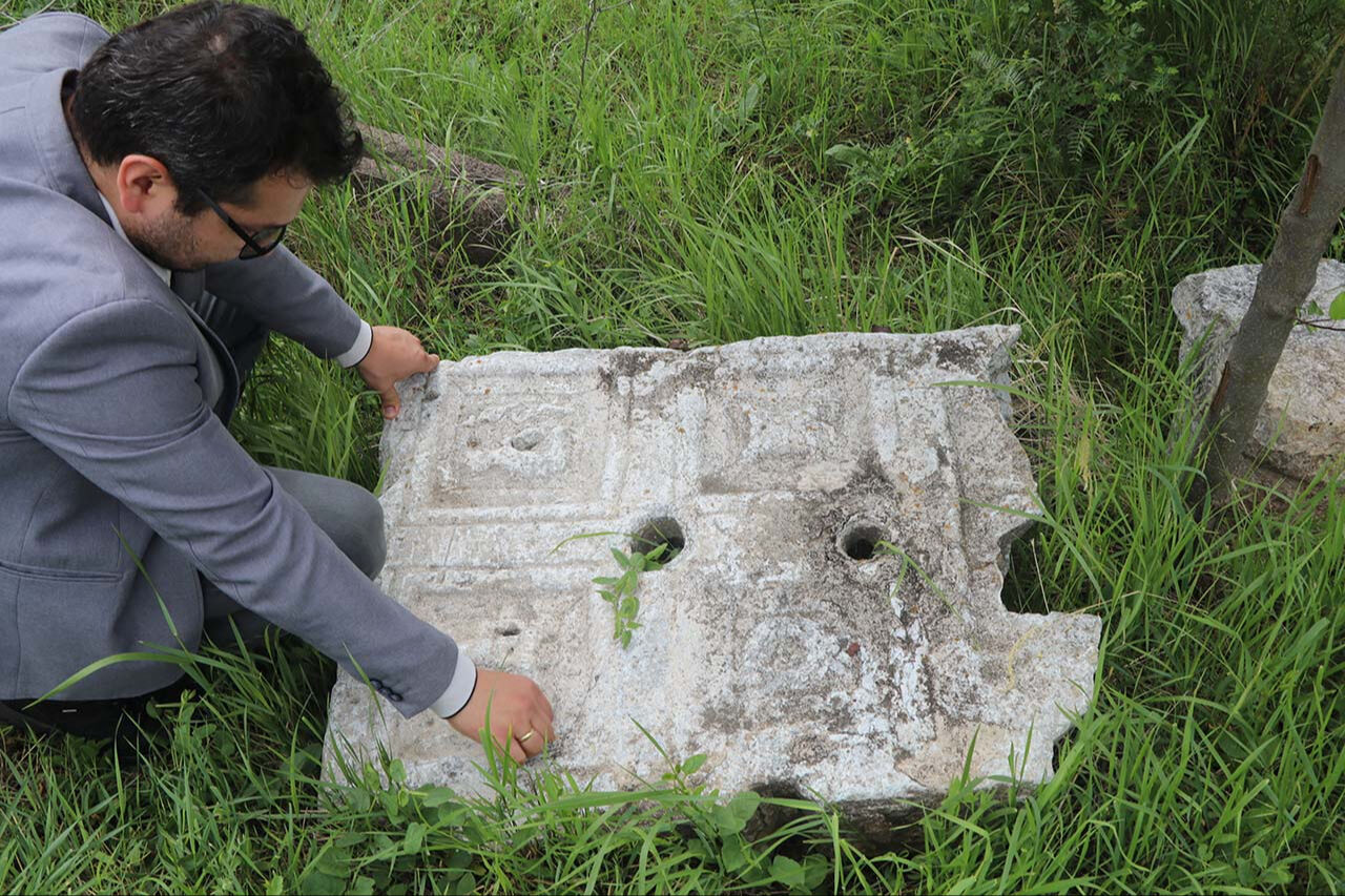 Dev Roma küpü ilgi odağı oldu! 1500 yıllık Helenistik eserler köy bahçesinde sergileniyor - 3. Resim