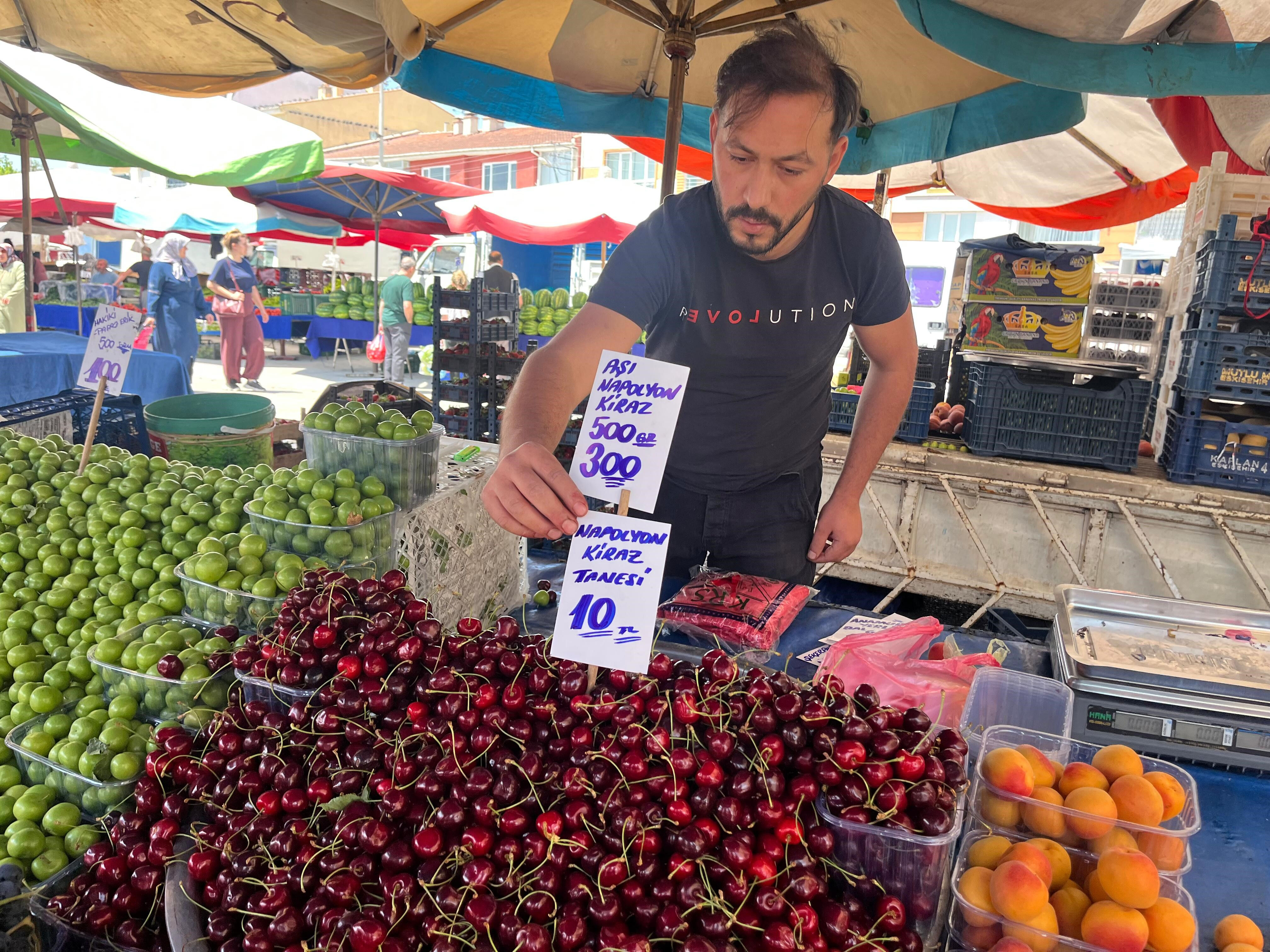 "Kirazın tanesi 10 TL" etiketi olay oldu! CHP eleştirdi, esnaf tepki gösterdi - 3. Resim