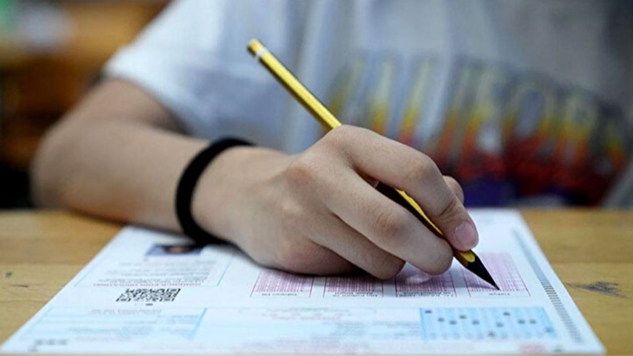 LGS Türkçe hatalı soru var mı, soru iptal mi edilecek? Yanlış kitapçık ve LGS hatalı soru sınav iptalini gündeme taşıdı LGS Türkçe hatalı soru var mı, soru iptal mi edilecek? Yanlış kitapçık ve LGS hatalı soru sınav iptalini gündeme taşıdı