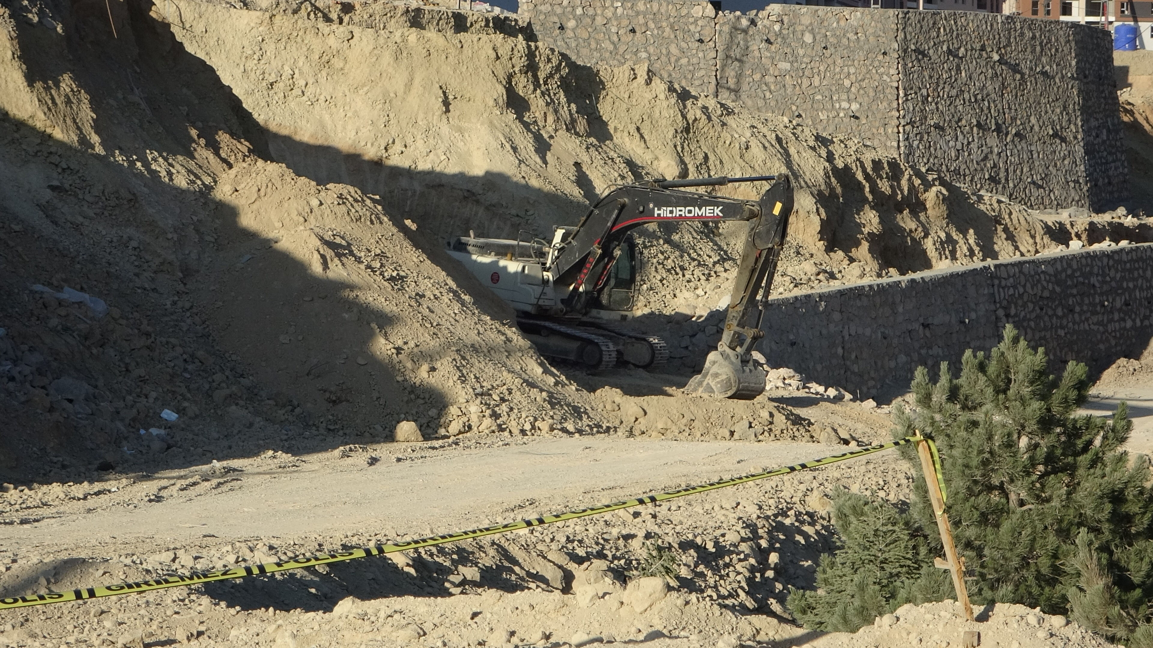 Malatya'da şantiyede ilginç olay! Herkesi korkuttu, gören inanamadı Malatya'da şantiyede ilginç olay! Herkesi korkuttu, gören inanamadı - 1. Resim
