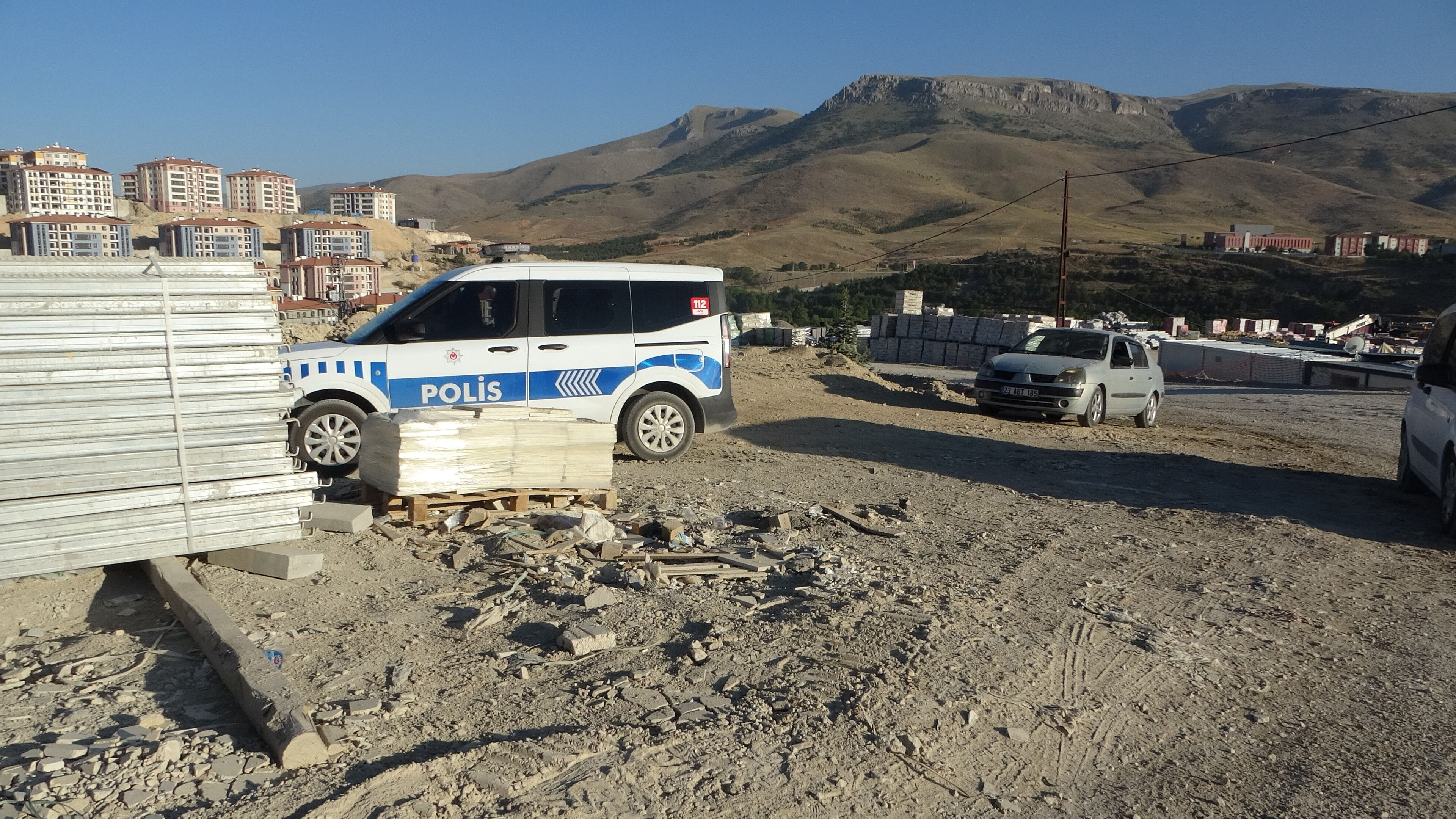 Malatya'da şantiyede ilginç olay! Herkesi korkuttu, gören inanamadı Malatya'da şantiyede ilginç olay! Herkesi korkuttu, gören inanamadı - 2. Resim