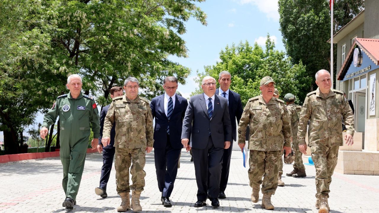 Milli Savunma Bakanı Güler, İran sınırında! Milli Savunma Bakanı Güler, İran sınırında!