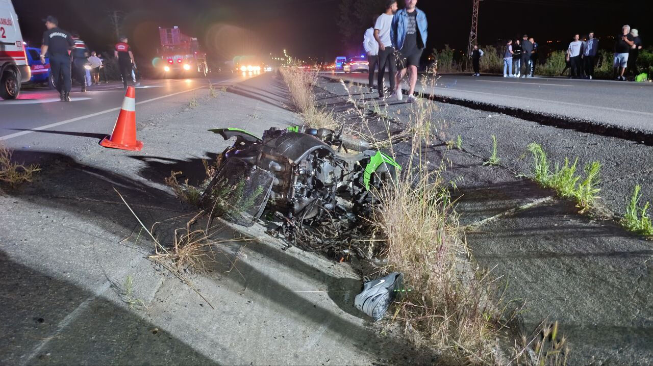 Sakarya'da feci kaza! Ölü ve yaralılar var Sakarya'da feci kaza! Ölü ve yaralılar var - 2. Resim