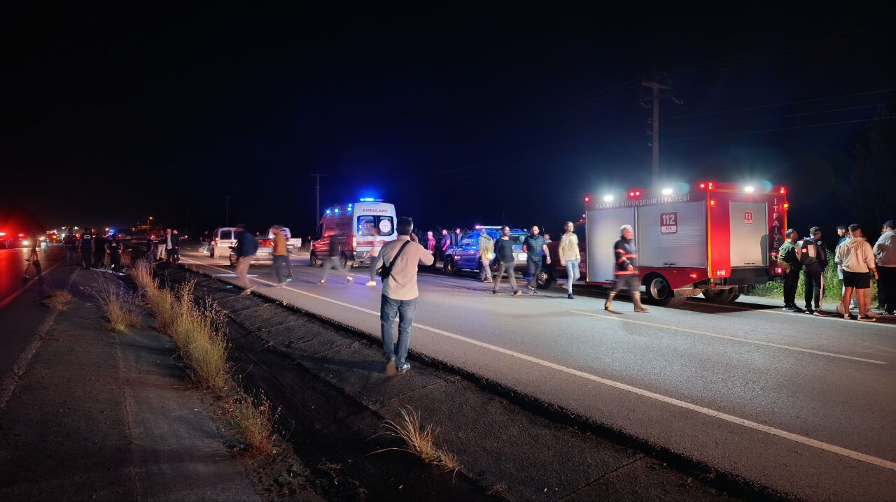 Sakarya'da feci kaza! Ölü ve yaralılar var Sakarya'da feci kaza! Ölü ve yaralılar var - 1. Resim