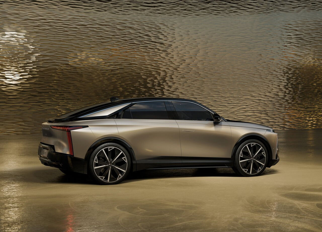 Sıra dışı bir tasarımla teknoloji ve lüksün buluşması: DS N°8 Sıra dışı bir tasarımla teknoloji ve lüksün buluşması: DS N°8 - 1. Resim