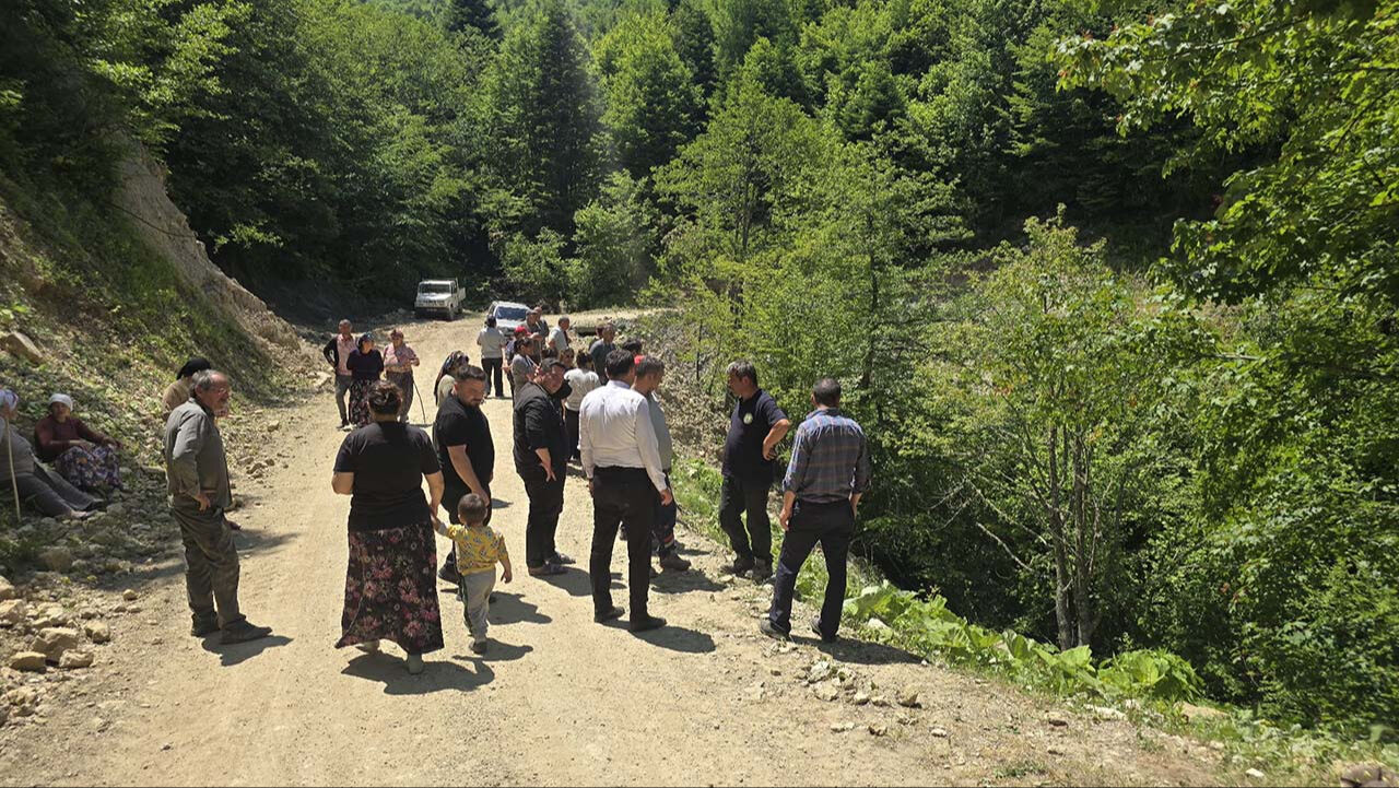 Zonguldak'ta feci kaza! Otomobil şampolden uçtu, yaralılar var Zonguldak'ta feci kaza! Otomobil şampolden uçtu, yaralılar var - 4. Resim