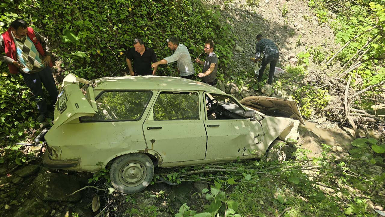 Zonguldak'ta feci kaza! Otomobil şampolden uçtu, yaralılar var Zonguldak'ta feci kaza! Otomobil şampolden uçtu, yaralılar var - 2. Resim